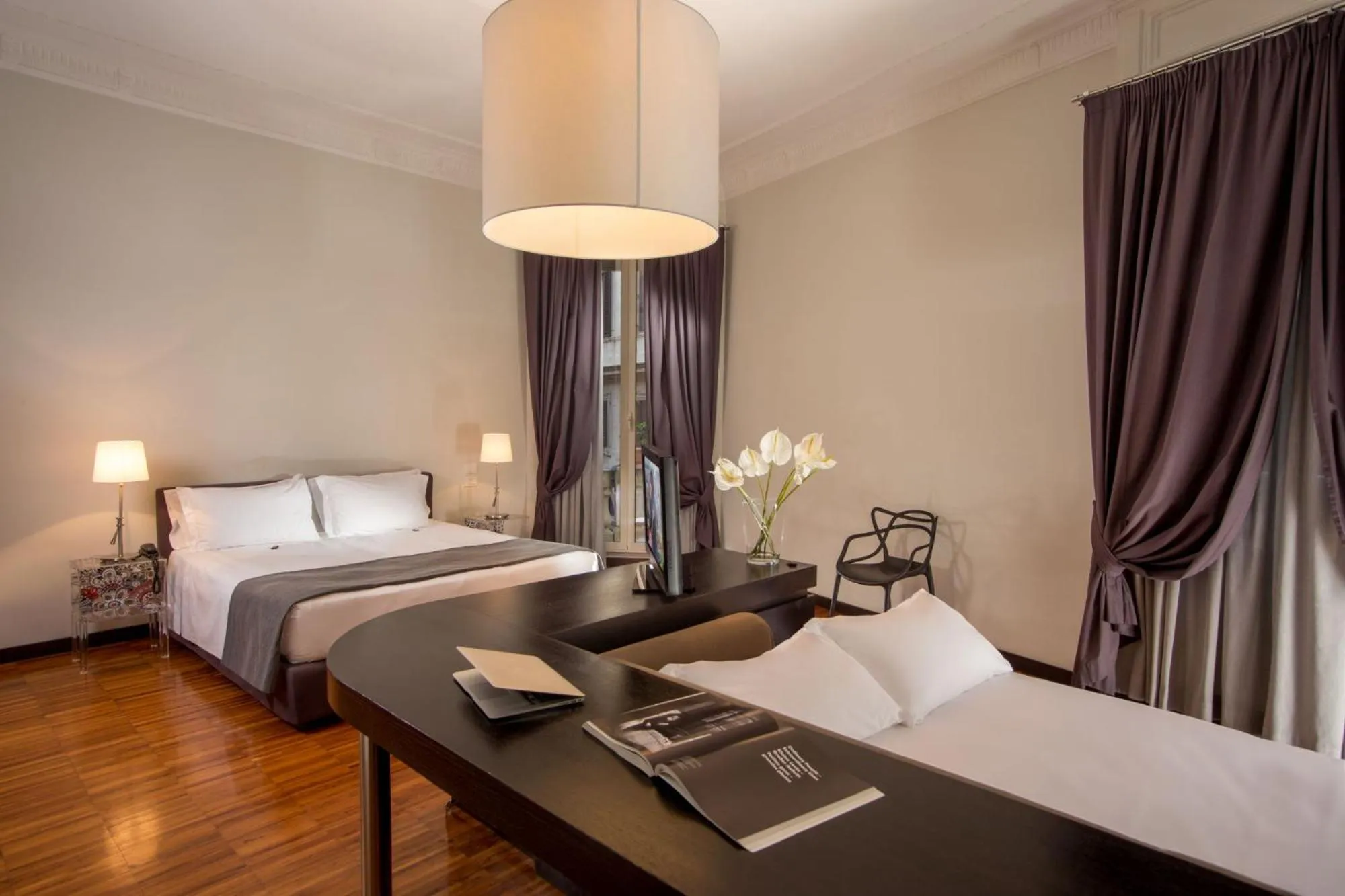 Photo of the whole room, Bed in Suitedreams