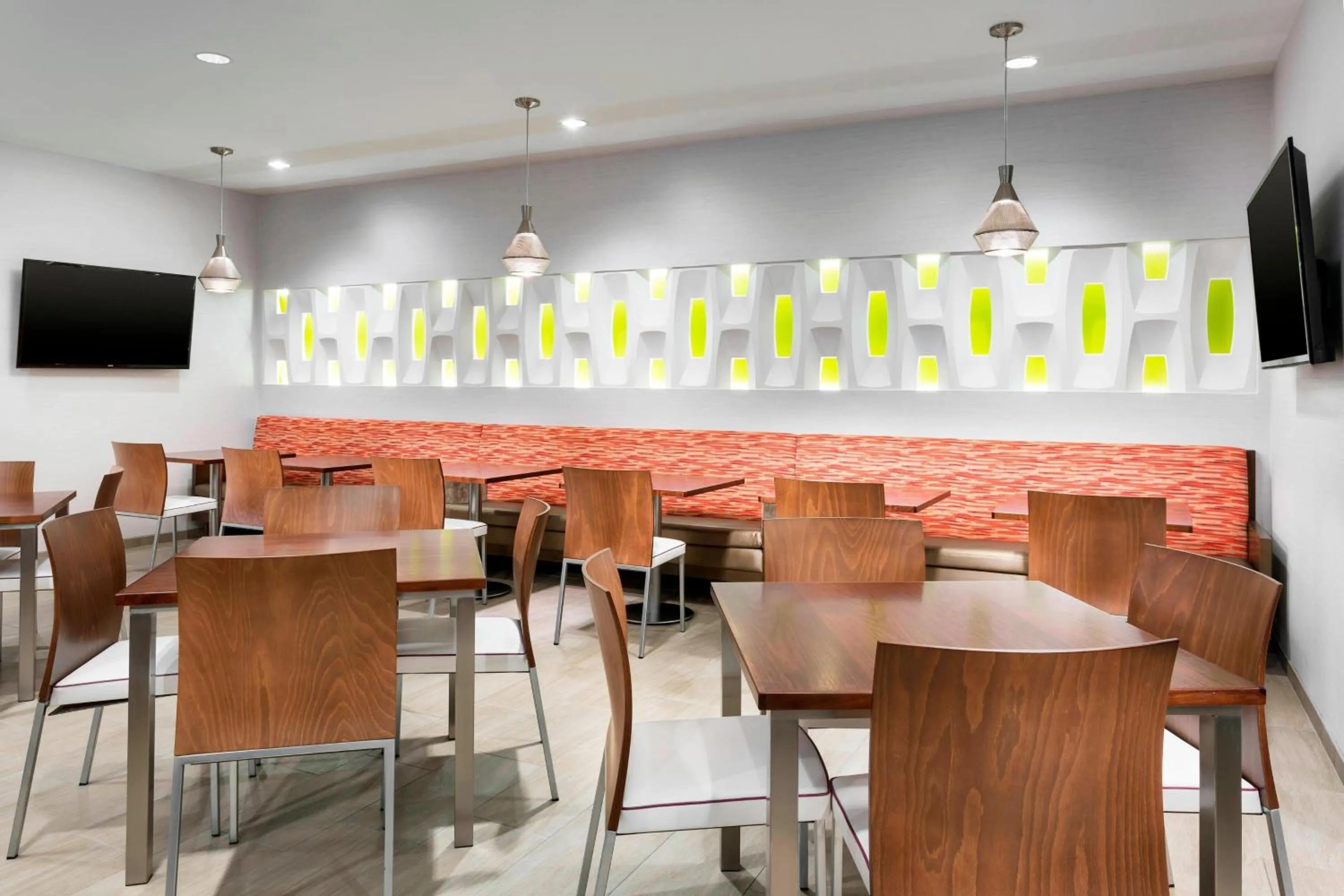 Breakfast in SpringHill Suites by Marriott San Diego Mission Valley