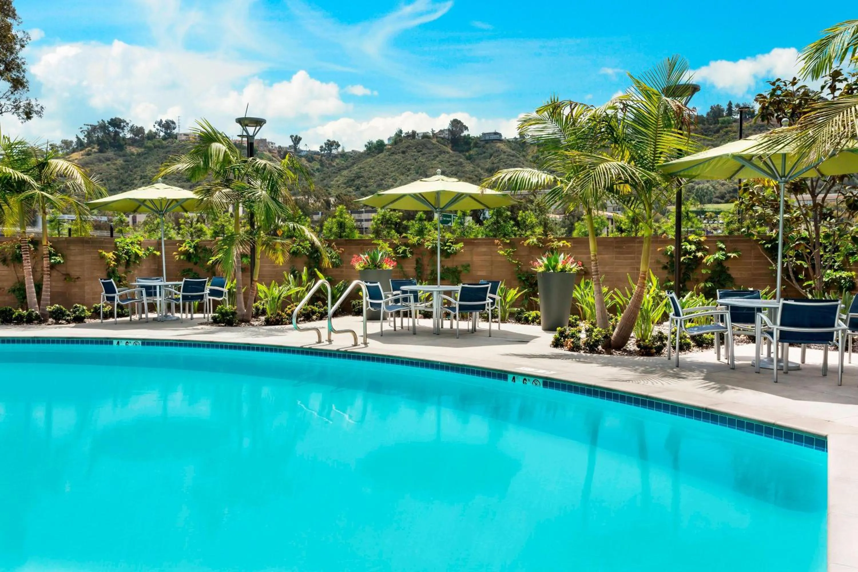 Swimming pool in SpringHill Suites by Marriott San Diego Mission Valley
