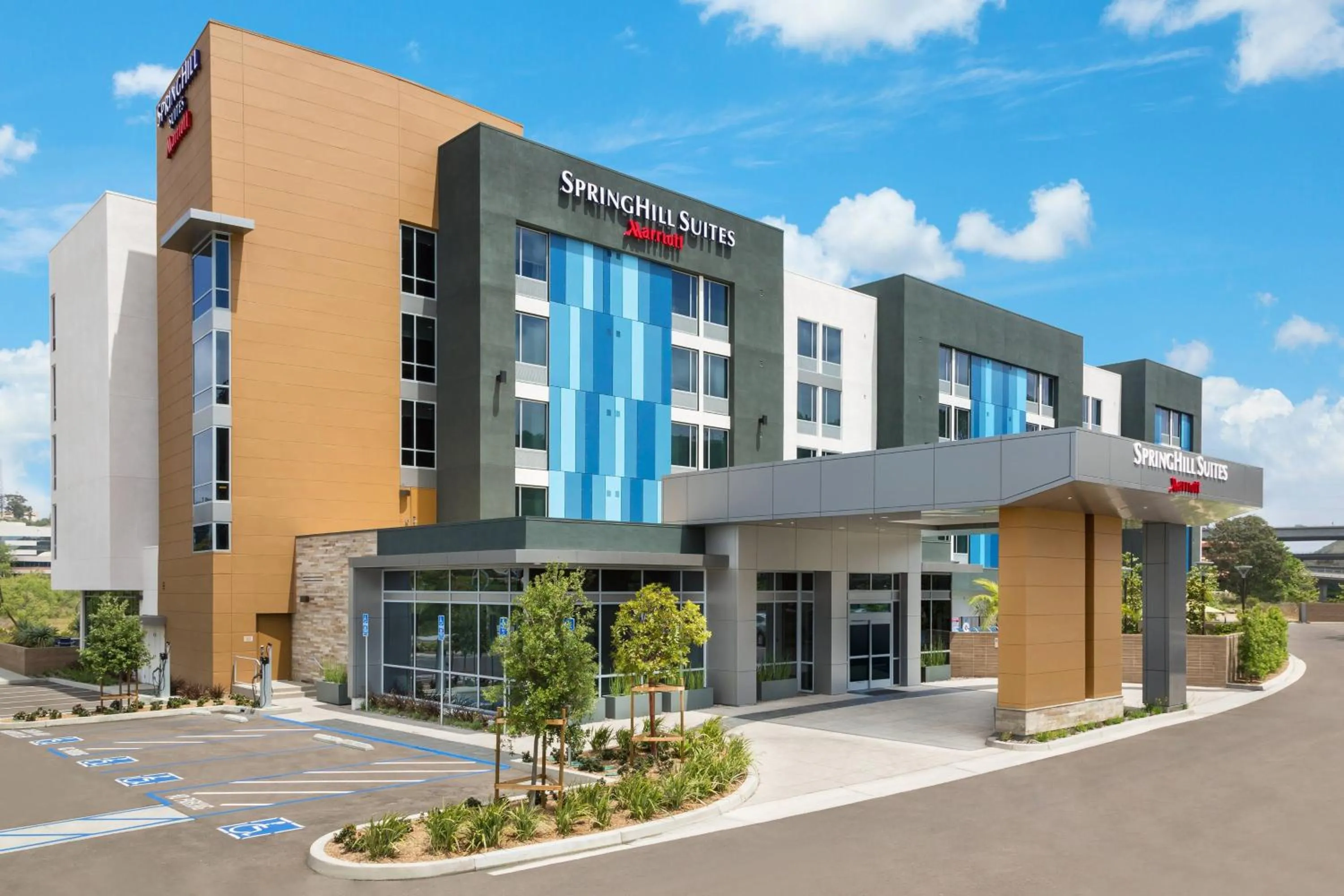 Property building in SpringHill Suites by Marriott San Diego Mission Valley