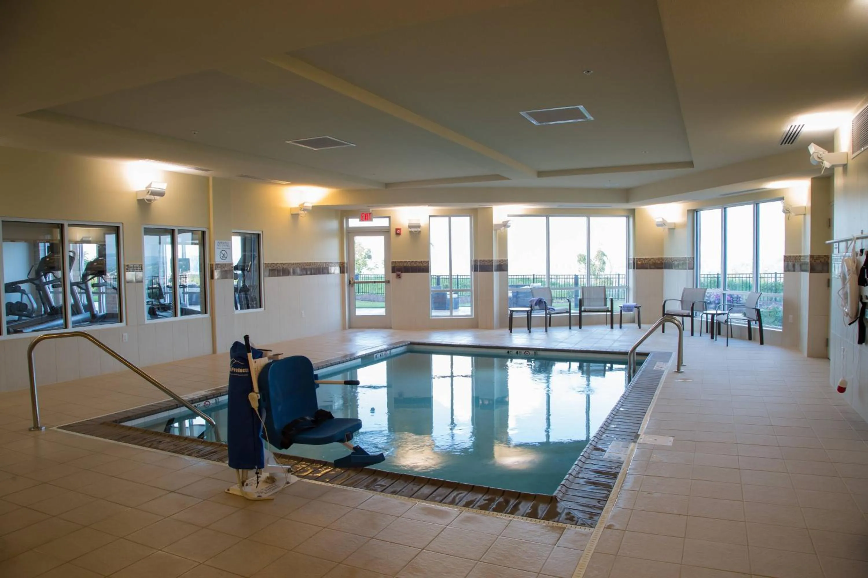Swimming pool in Courtyard by Marriott Morgantown