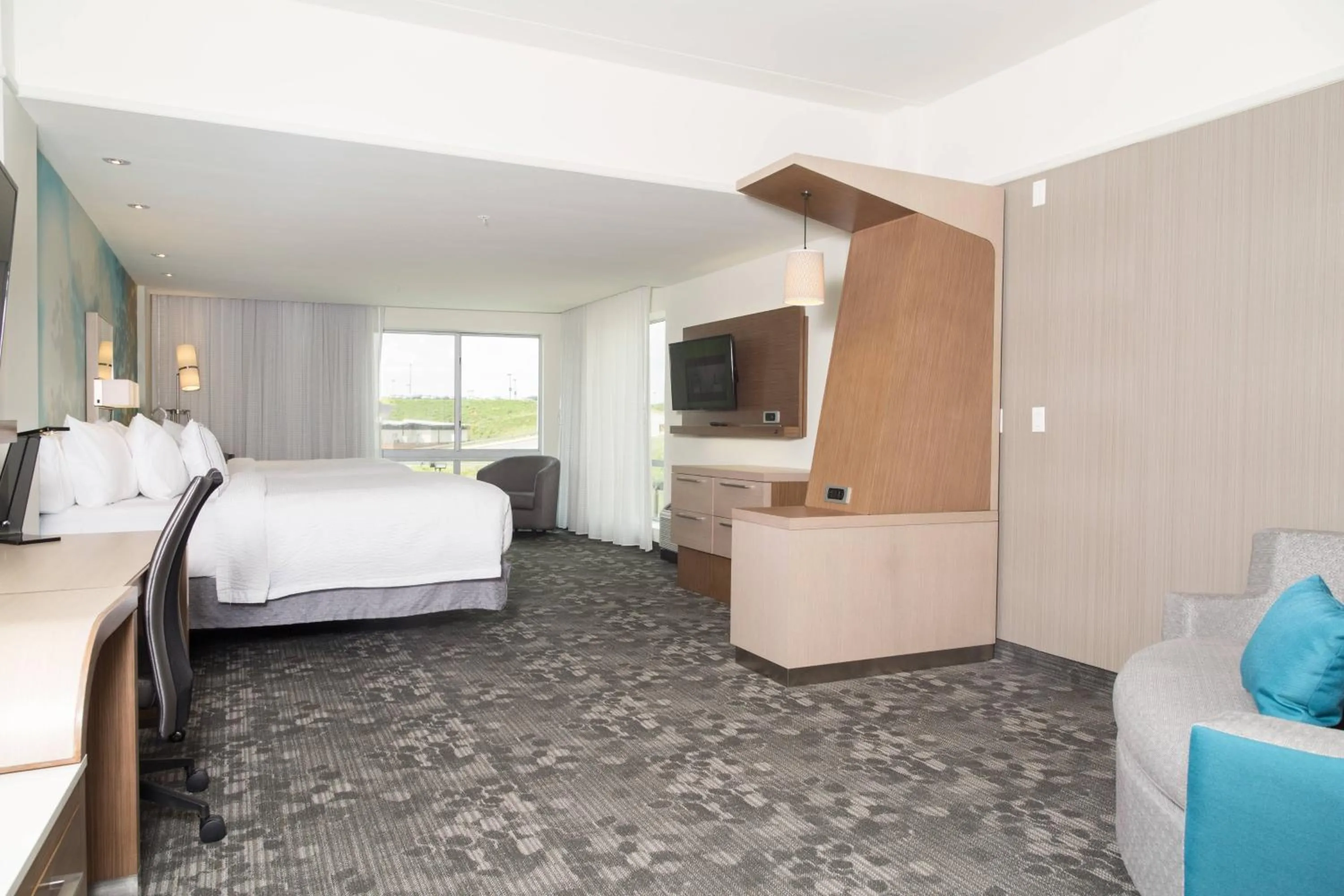 Photo of the whole room, Bed in Courtyard by Marriott Morgantown