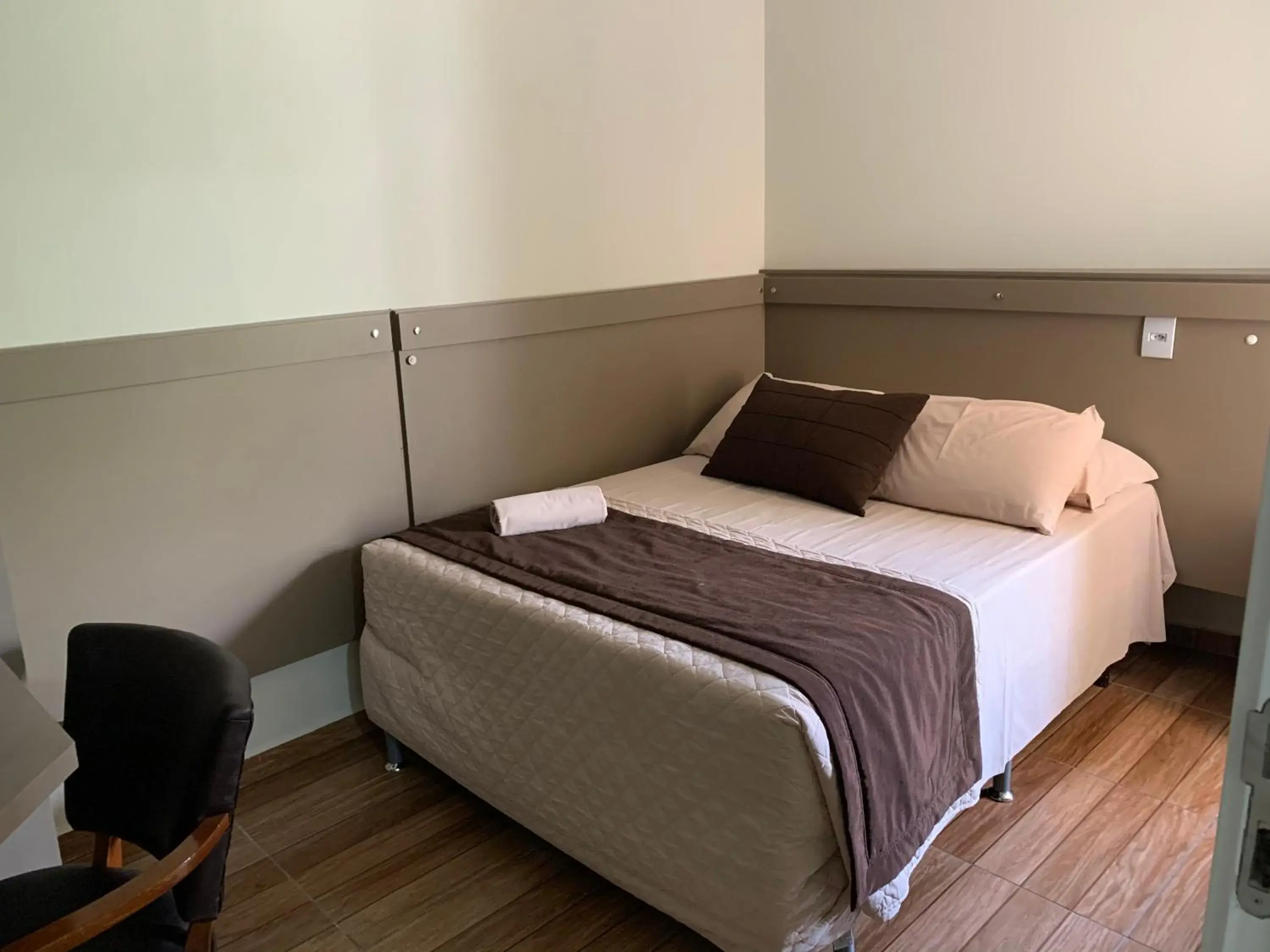 Budget Double Room in Pousada Duas Ilhas Budget Double Room in Pousada Duas Ilhas