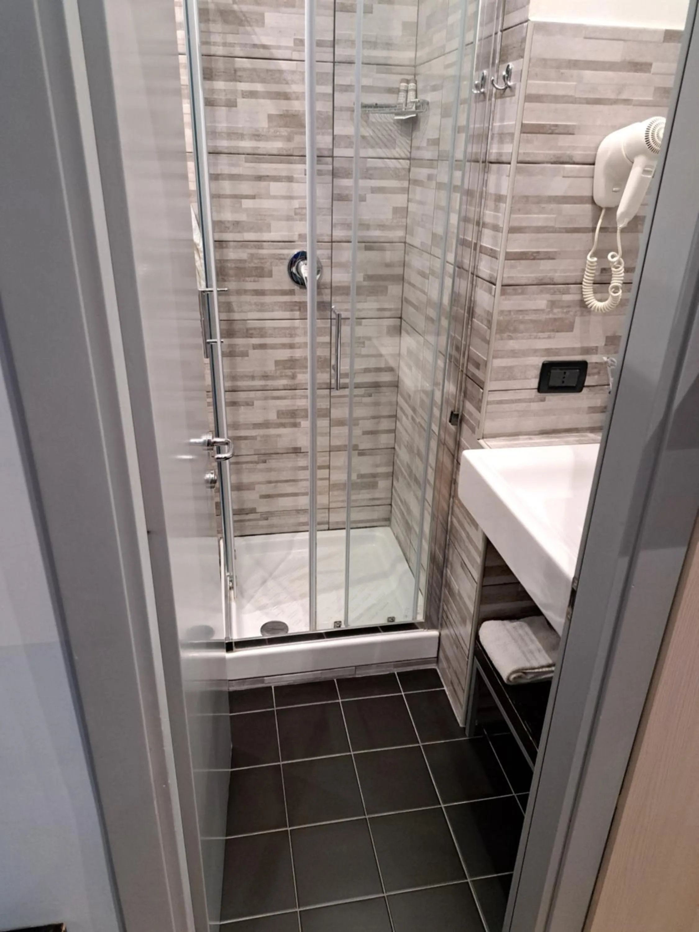 Shower in Residenza Cola Di Rienzo - Suite In Rome