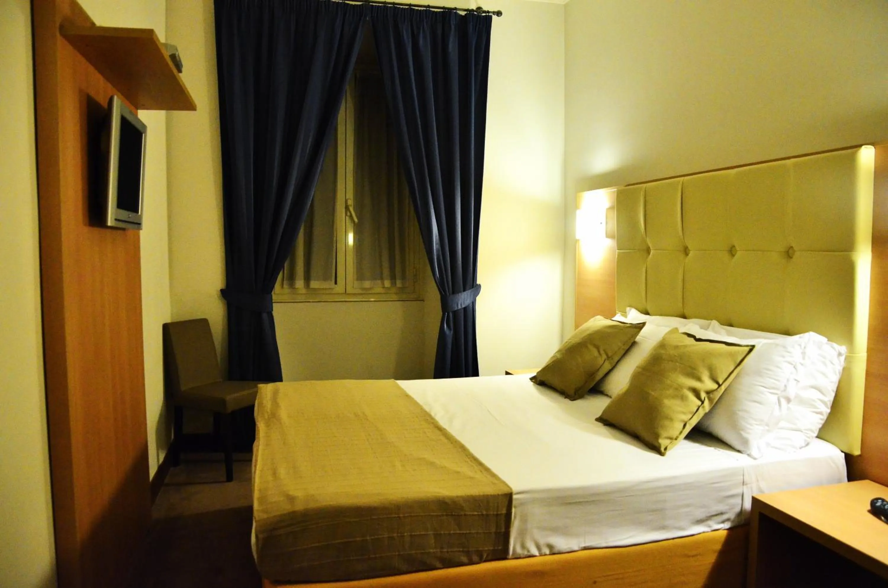 Bedroom, Bed in Residenza Cola Di Rienzo - Suite In Rome