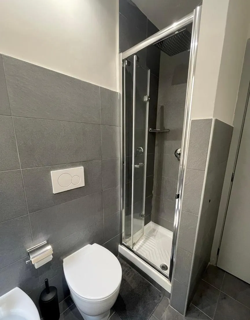 Shower in Residenza Cola Di Rienzo - Suite In Rome