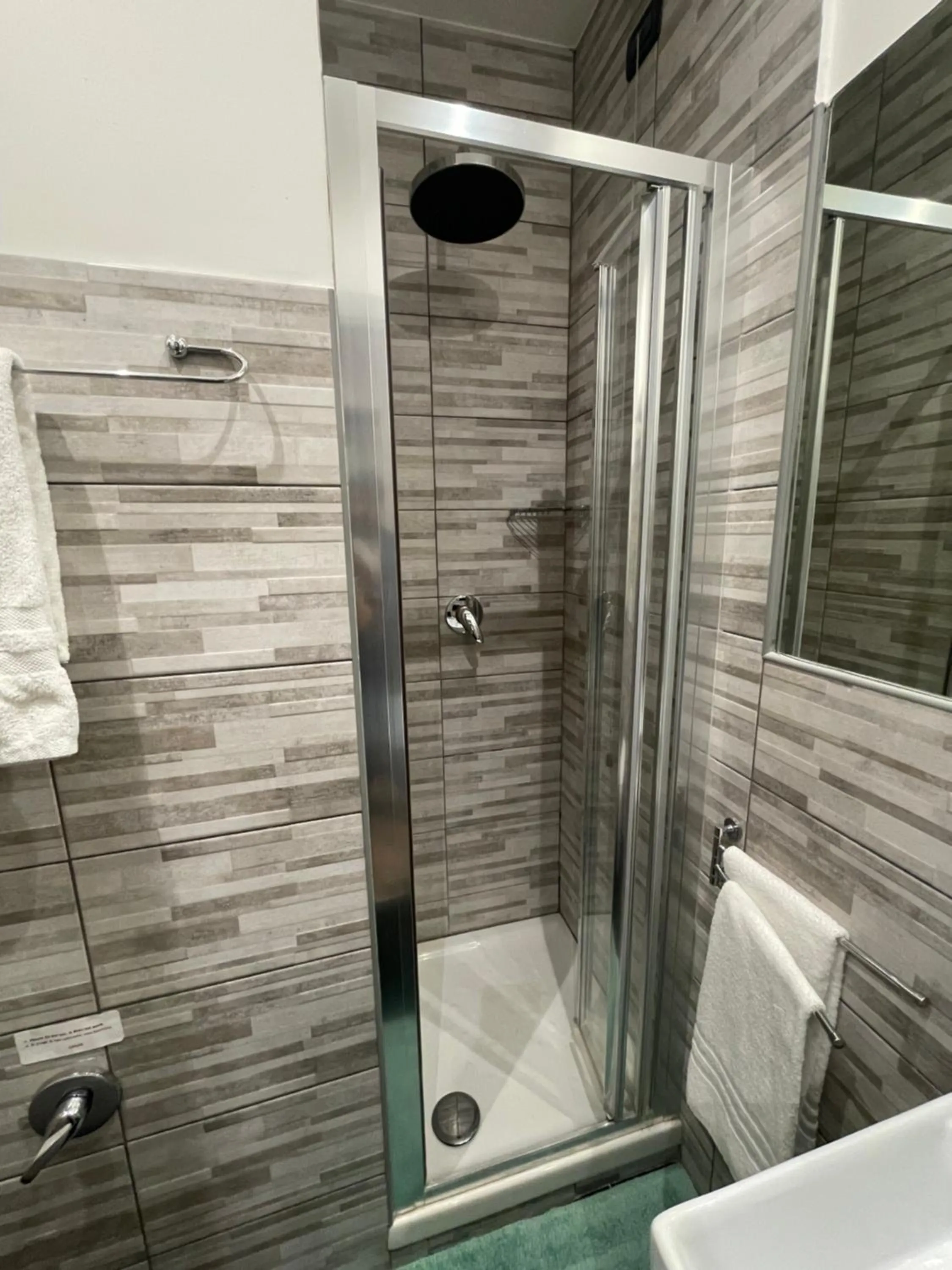 Shower in Residenza Cola Di Rienzo - Suite In Rome