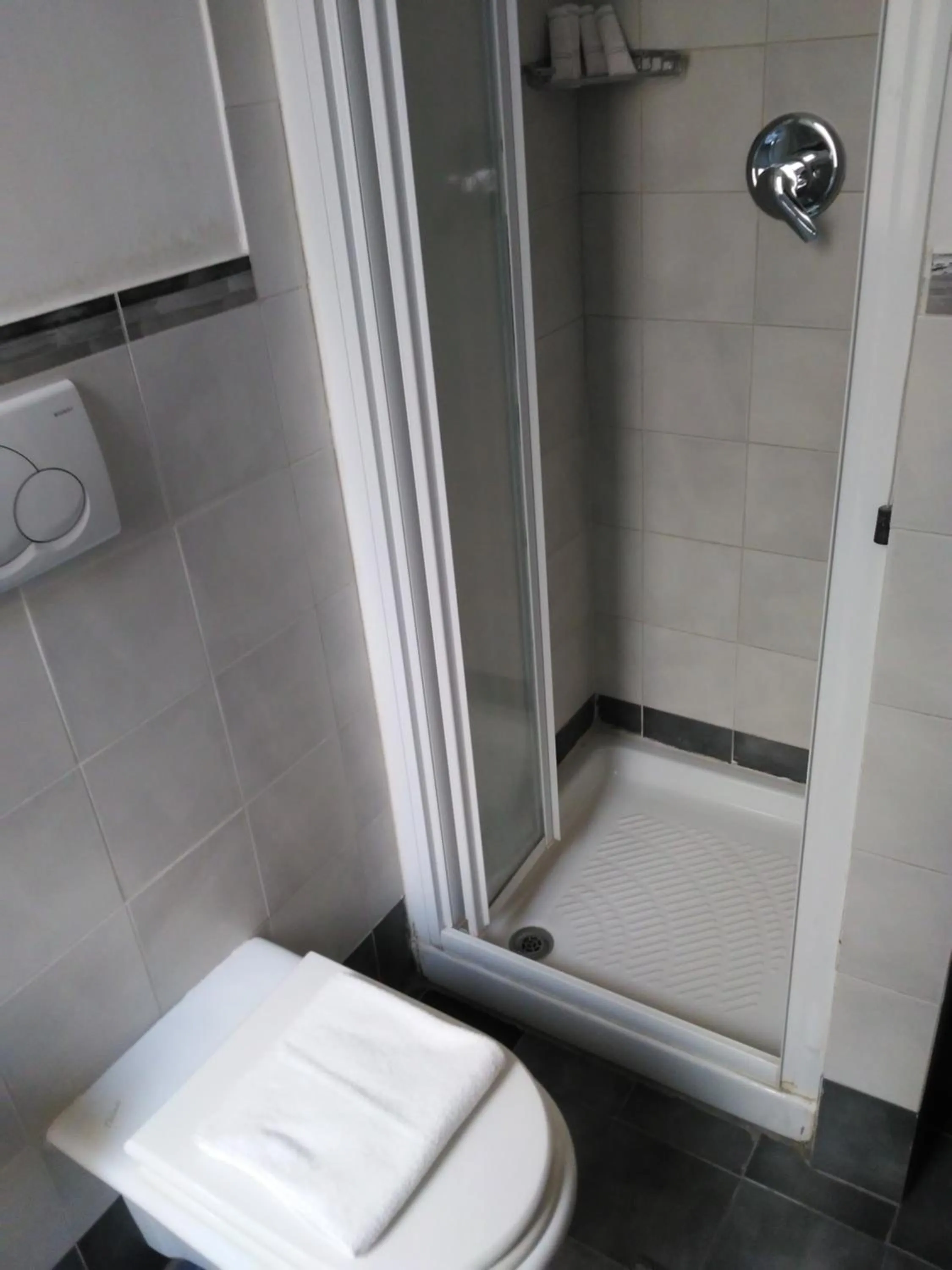 Shower in Residenza Cola Di Rienzo - Suite In Rome