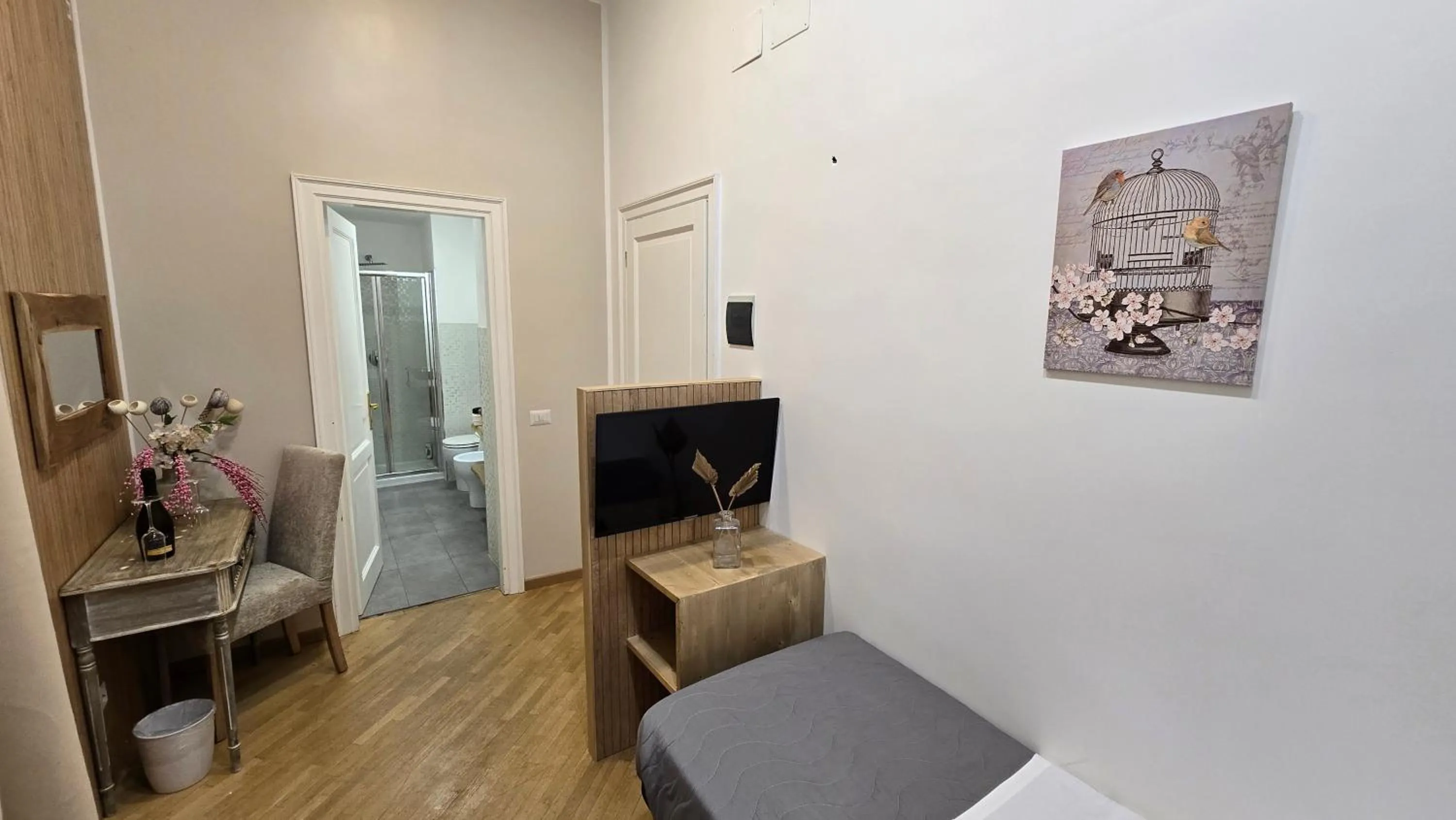 Photo of the whole room in Spagna Ave