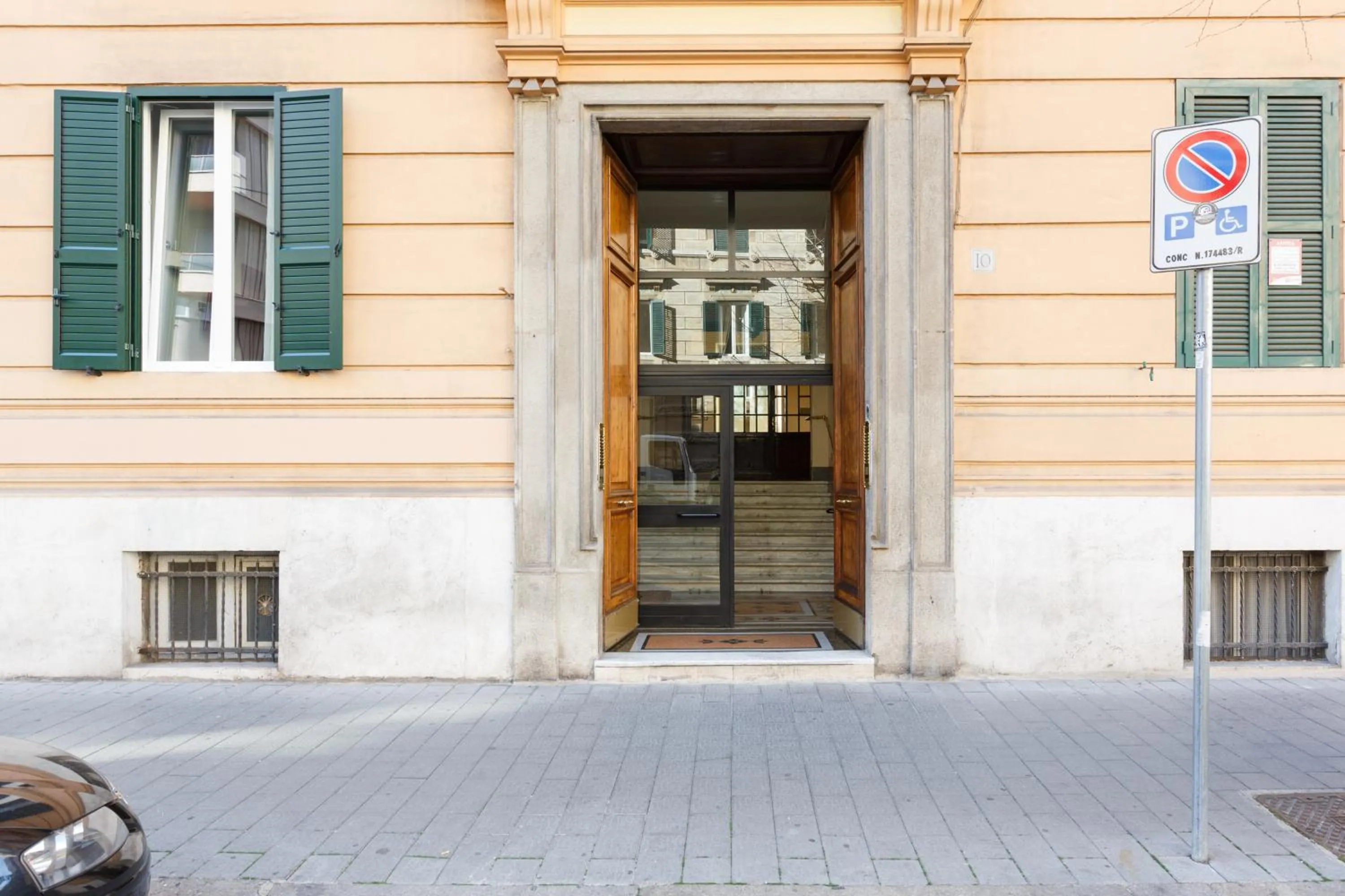 Facade/entrance in Domus Terenzio