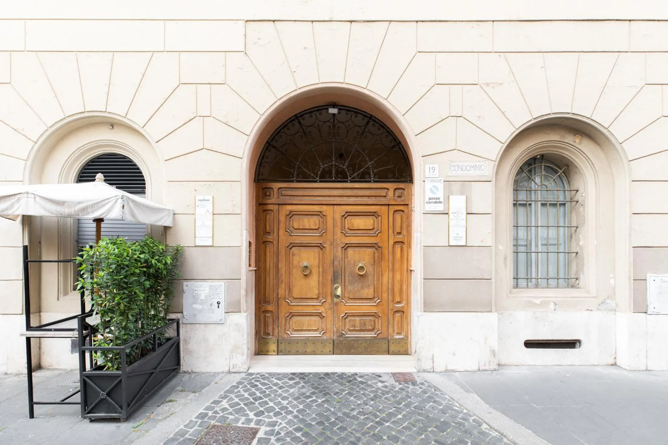 Property building in Residenza Vaticana