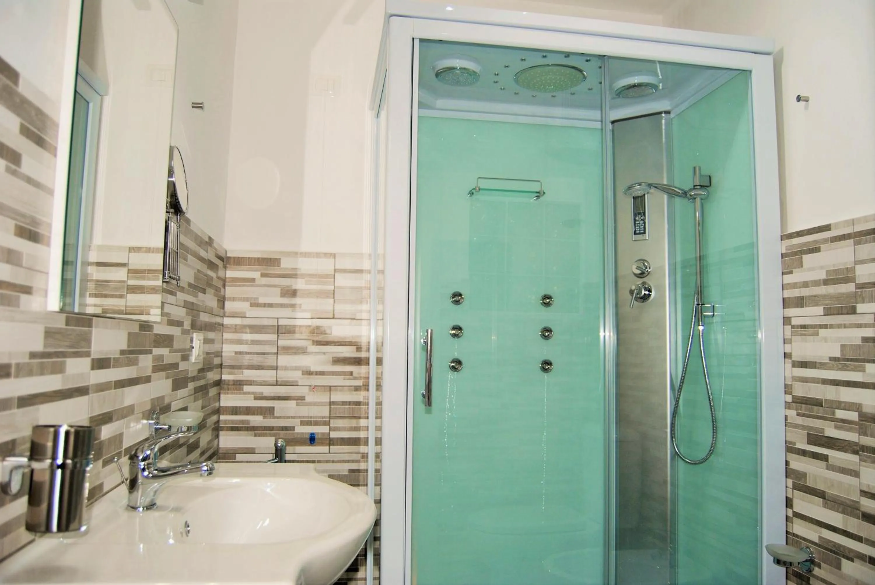 Shower in Etna En Vie