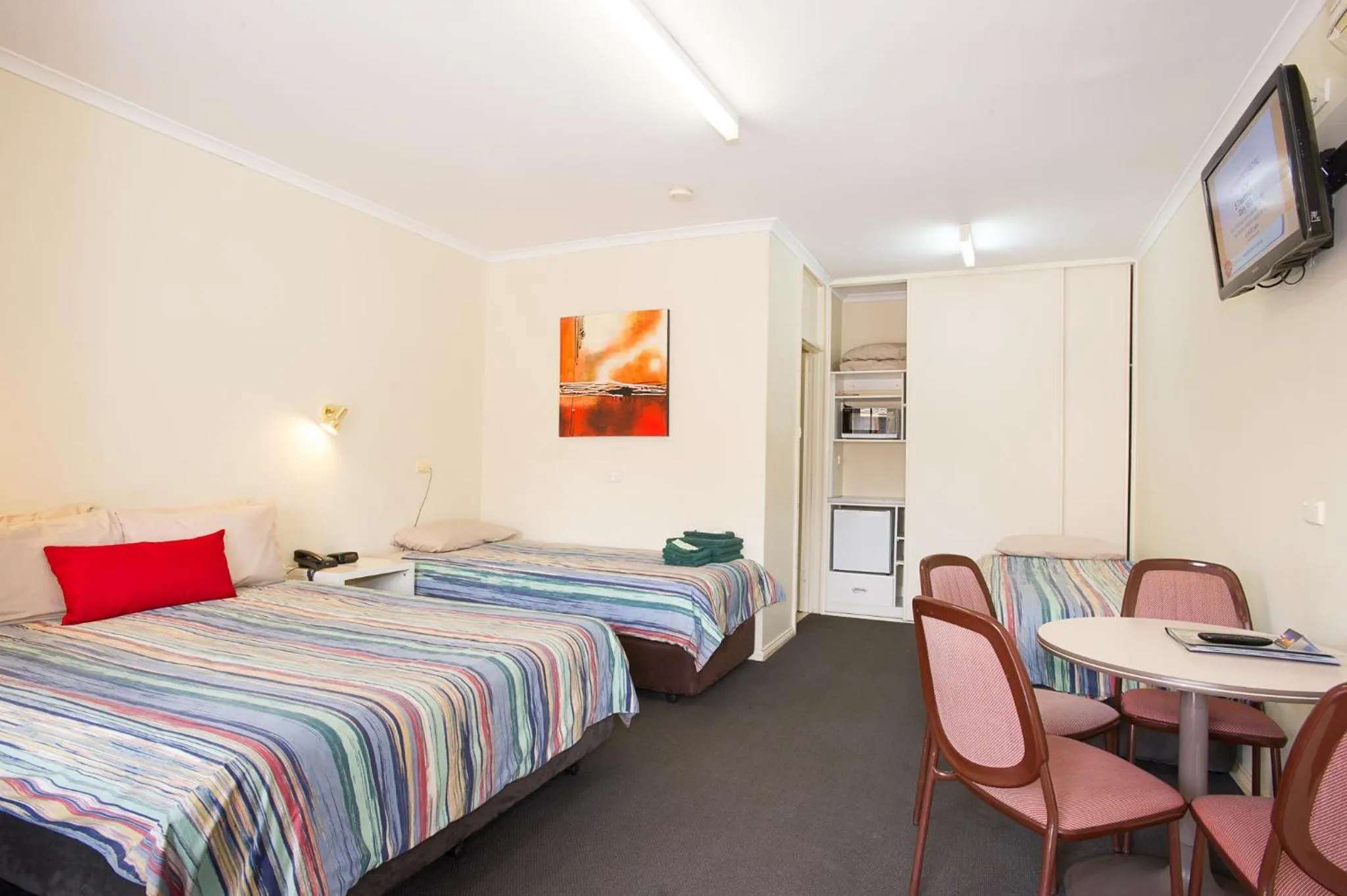 Bedroom, Bed in Standpipe Golf Motor Inn