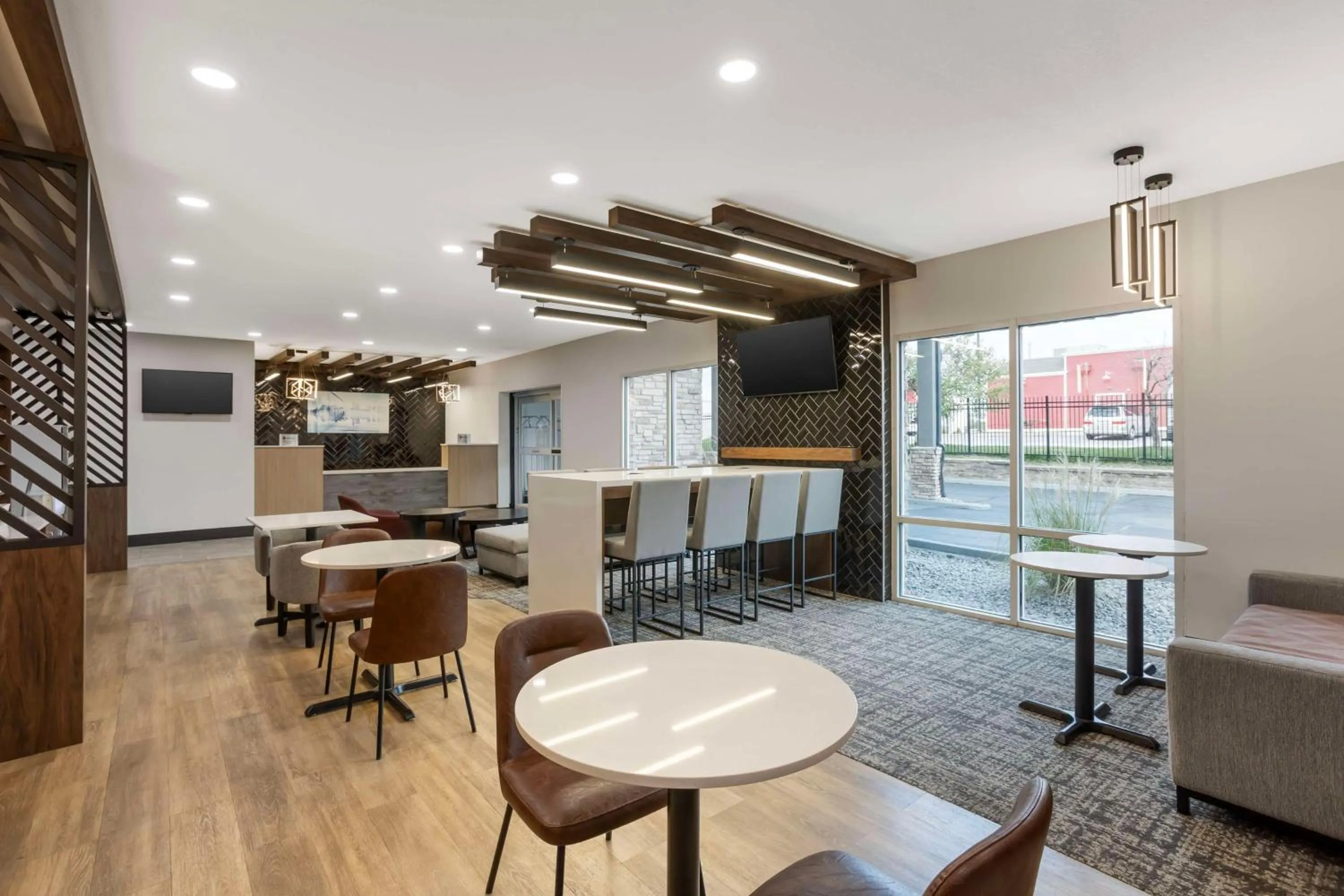 Breakfast in Best Western Plus Columbia Inn