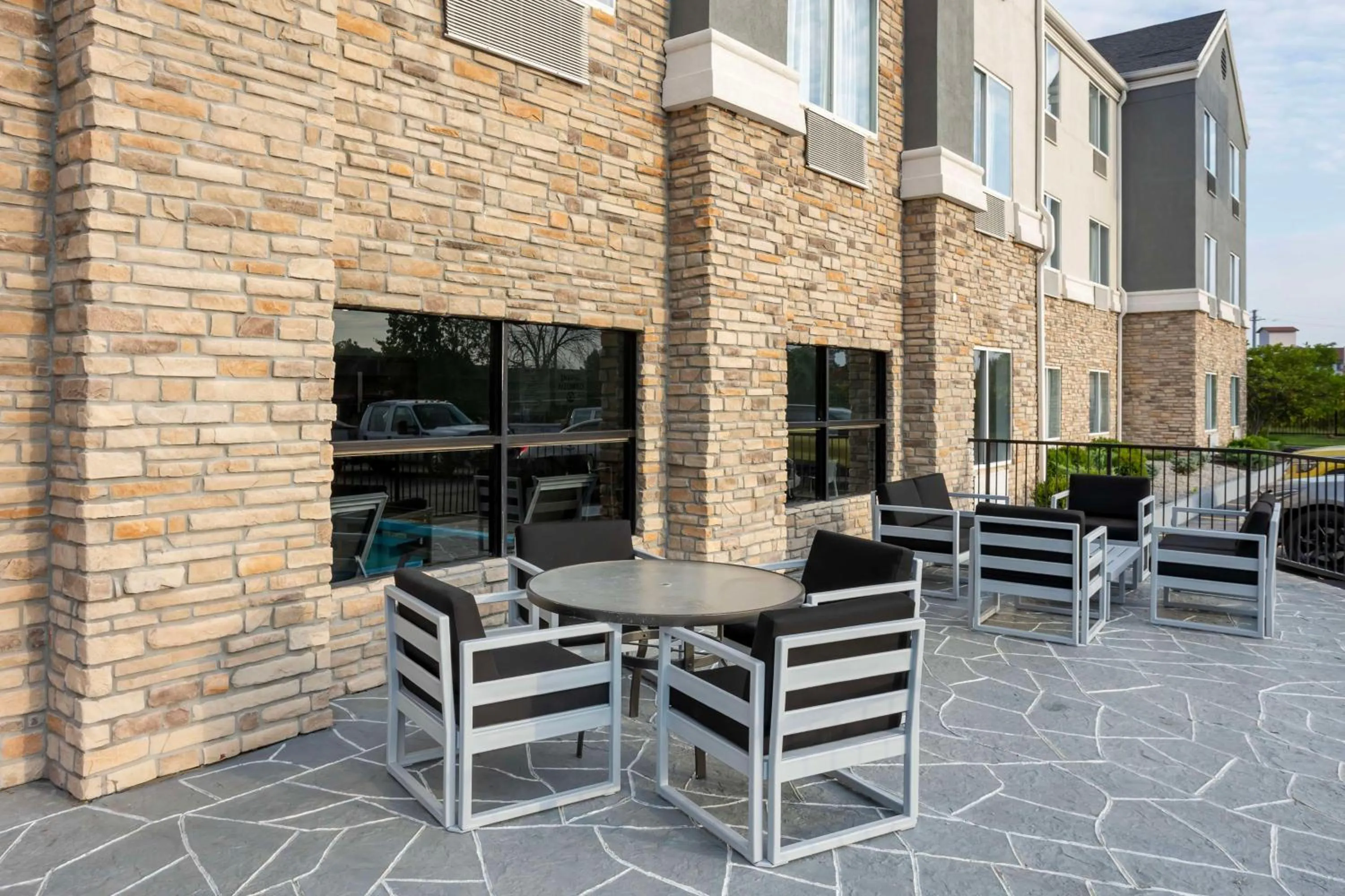 Property building in Best Western Plus Columbia Inn