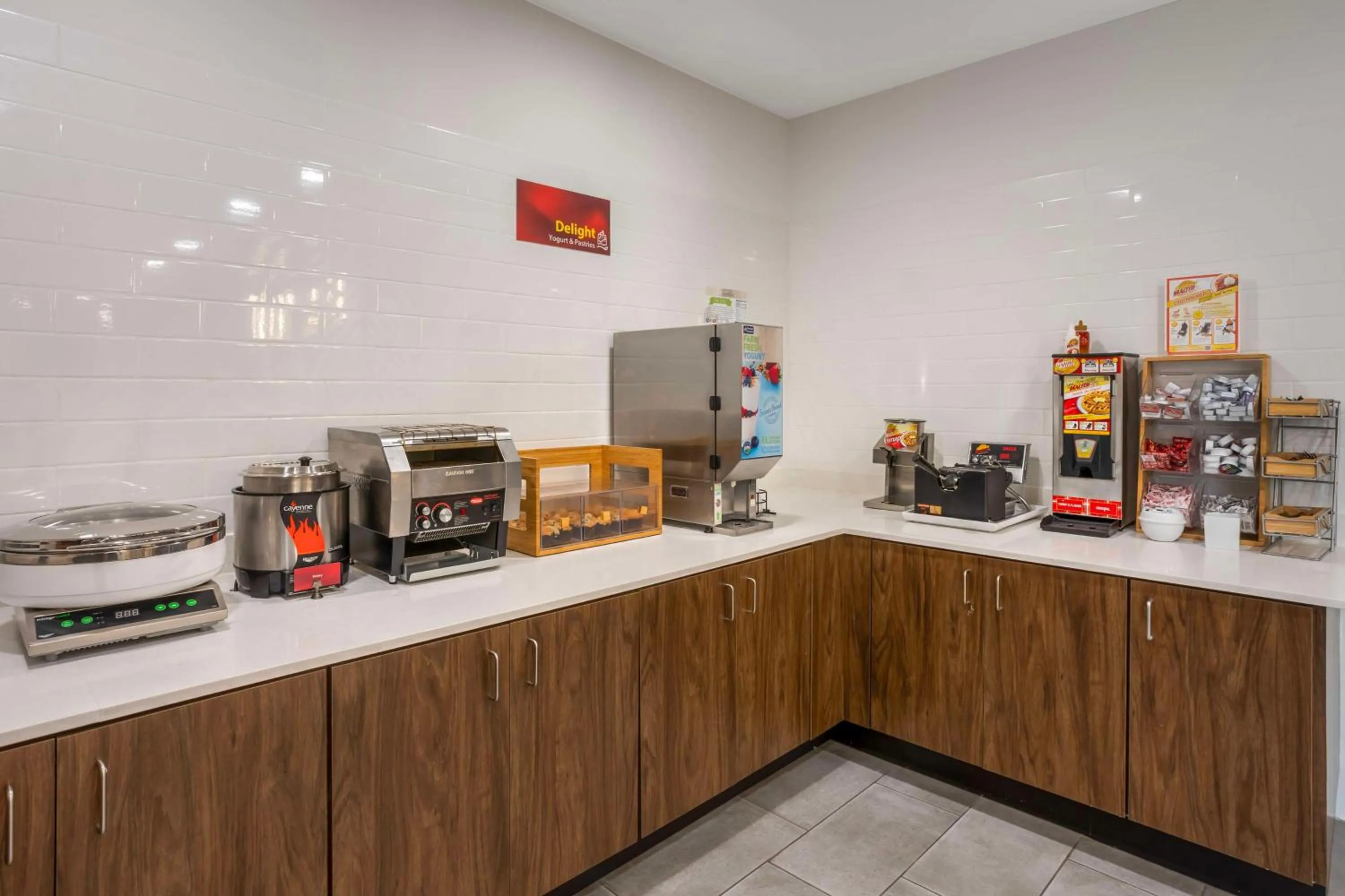 Breakfast in Best Western Plus Columbia Inn