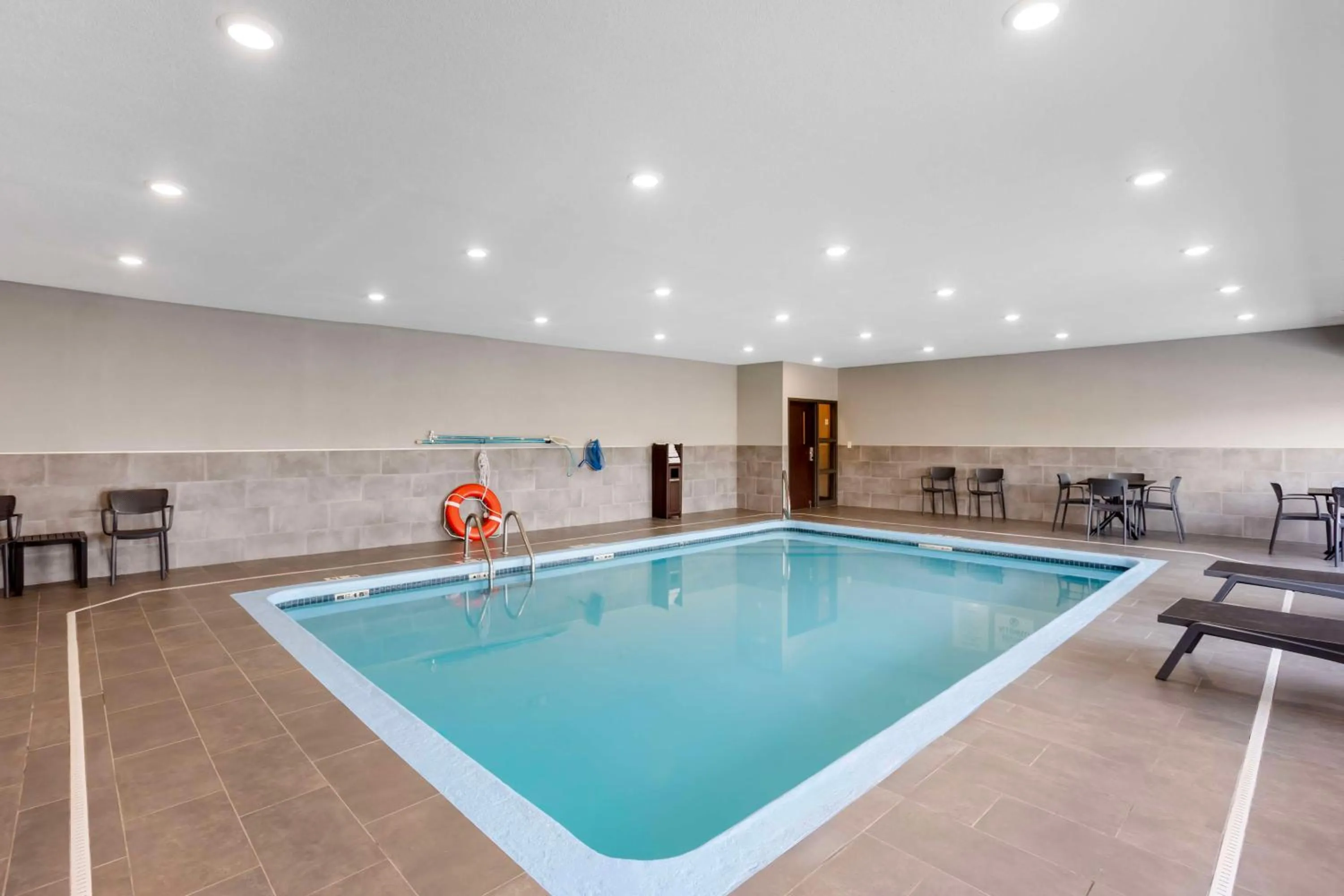 Pool view in Best Western Plus Columbia Inn