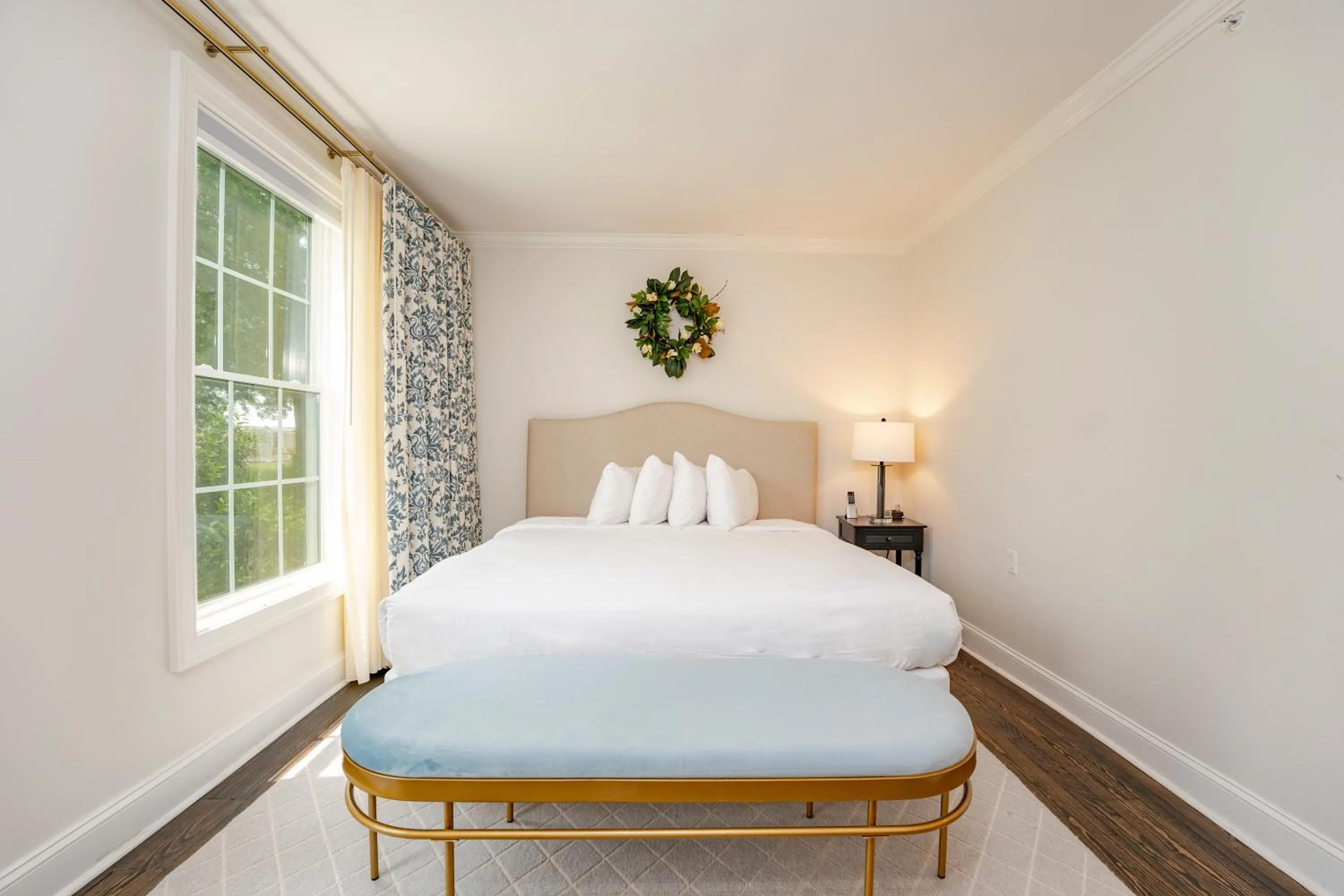 Bed in Kent Island Resort