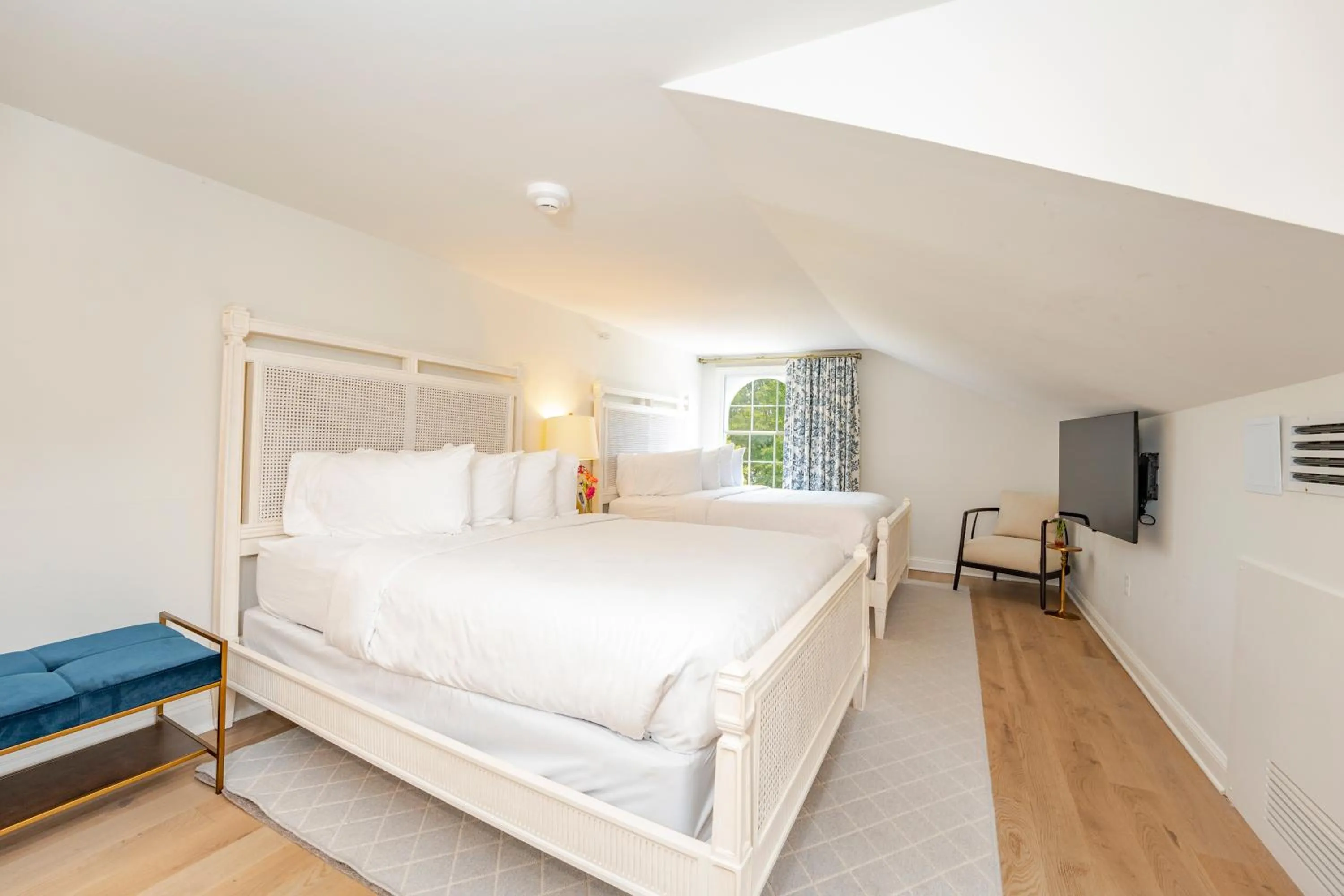 Bed in Kent Island Resort