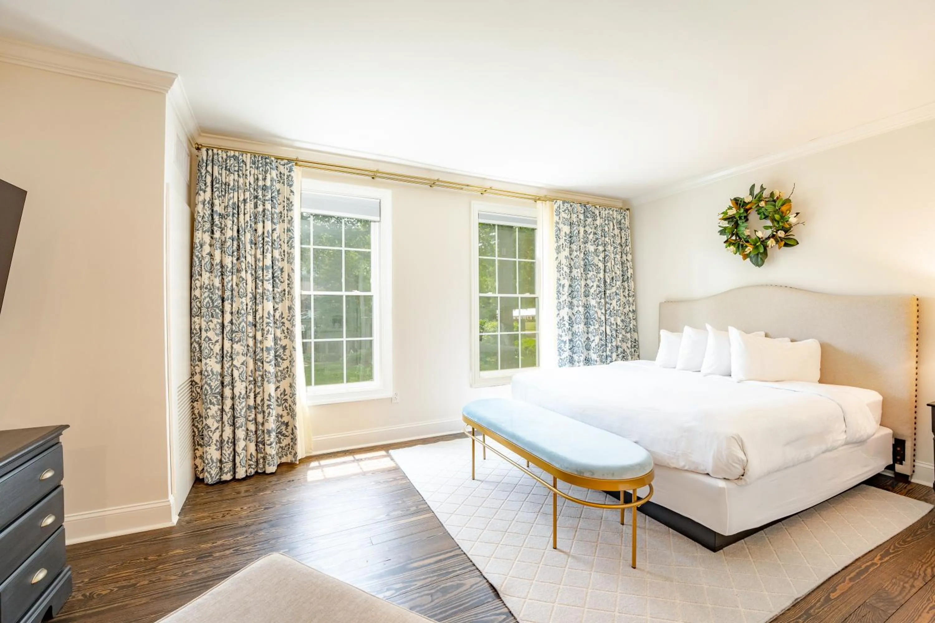 Bed in Kent Island Resort