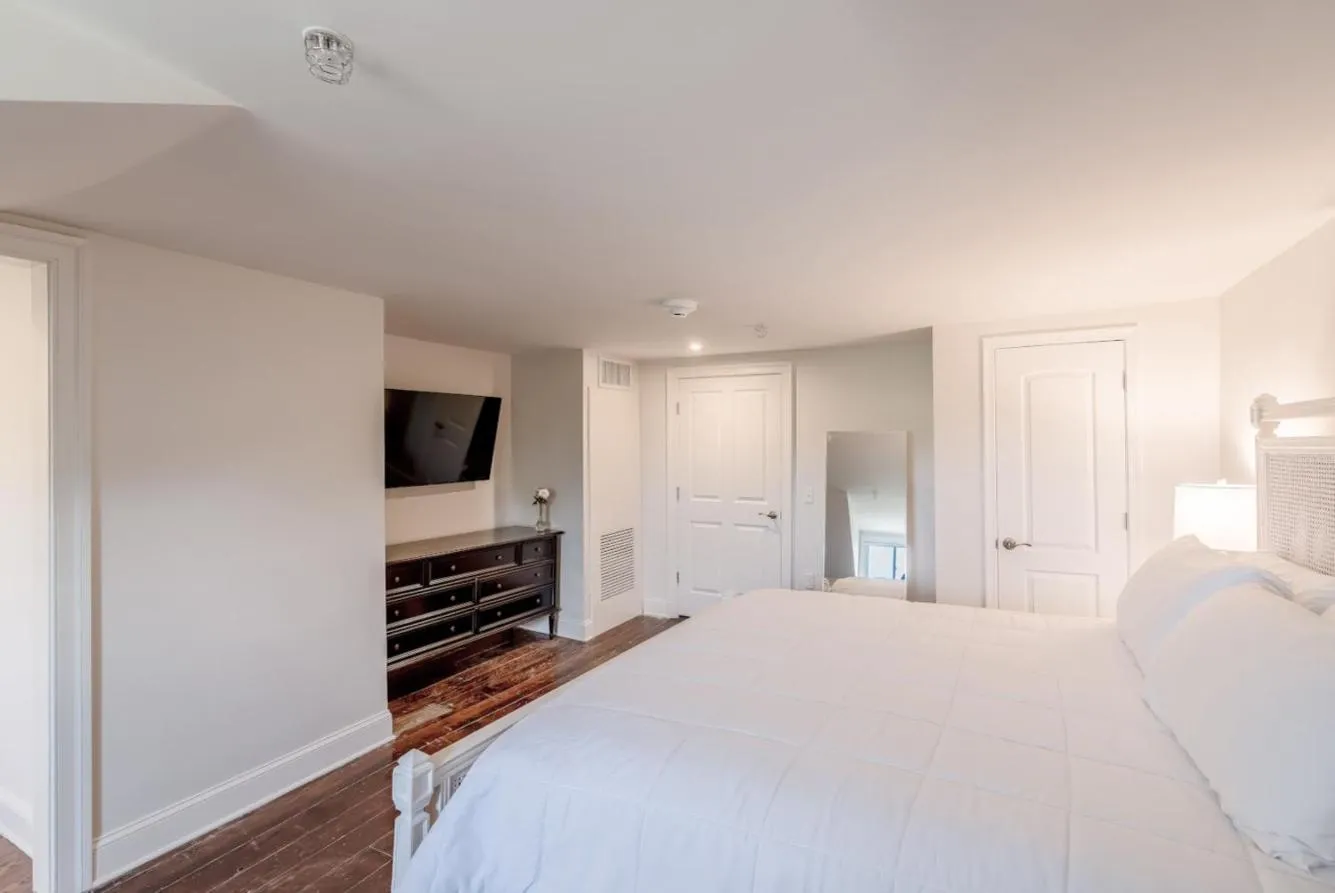 Bed in Kent Island Resort