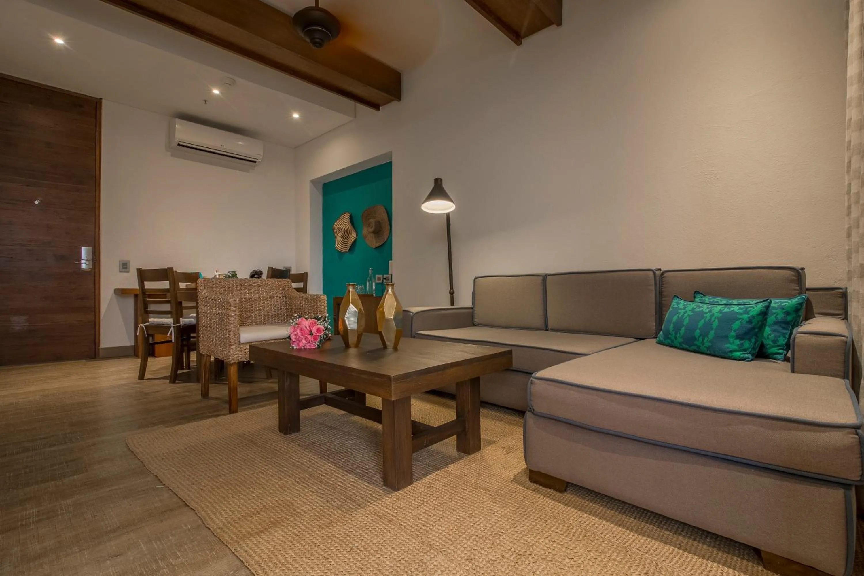 Living room, Bed in Sophia Hotel By OxoHotel