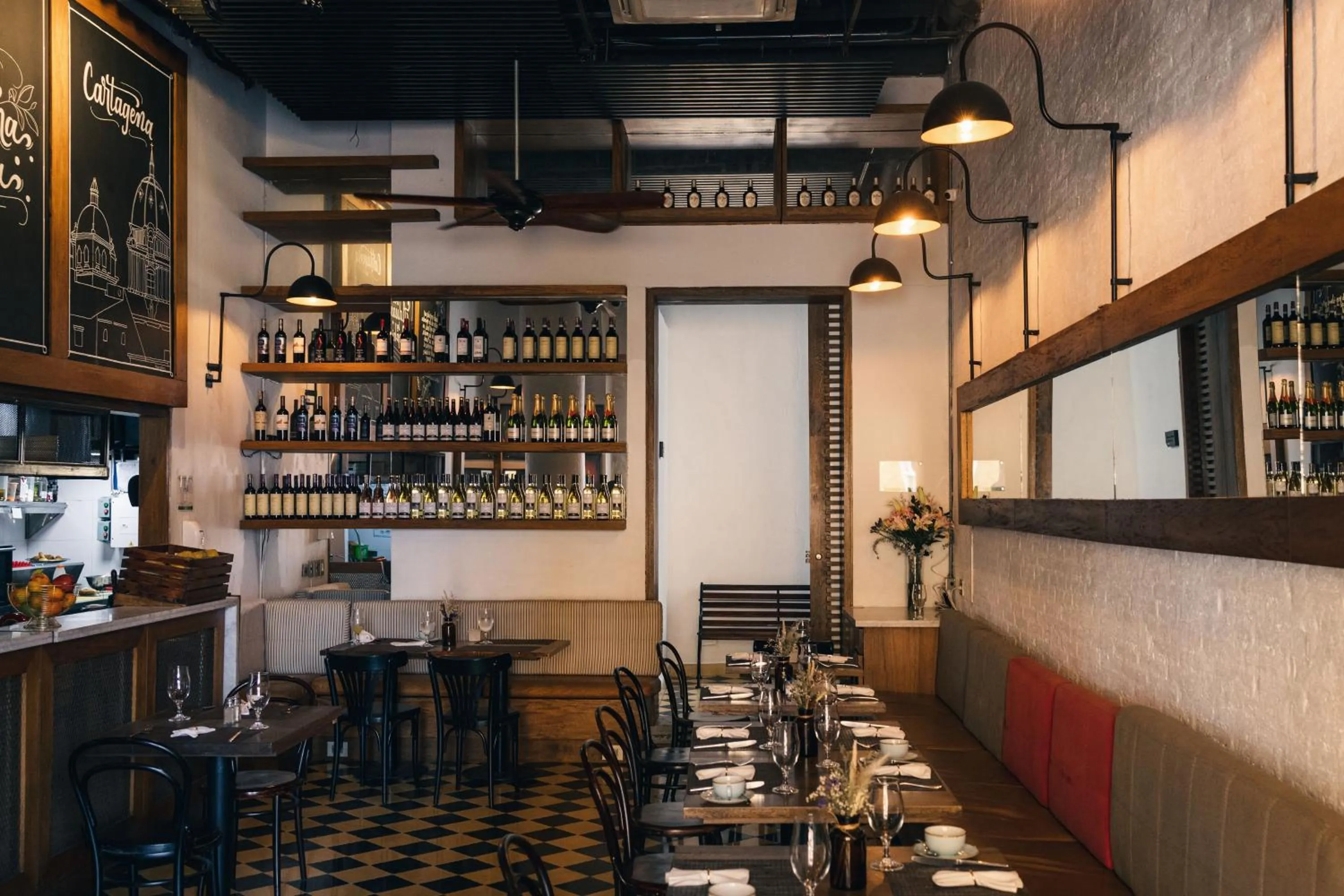 Restaurant/places to eat in Sophia Hotel By OxoHotel