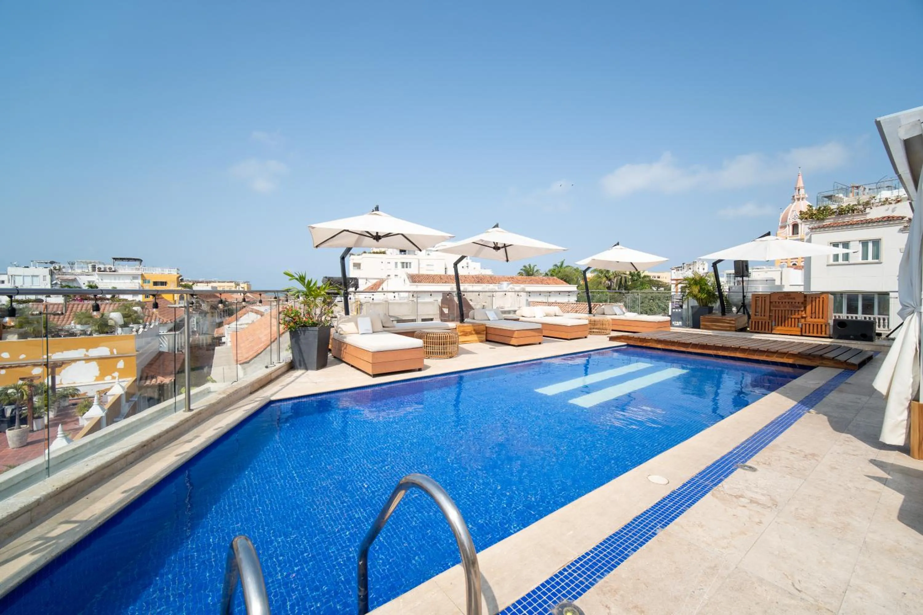 Swimming pool in Sophia Hotel By OxoHotel