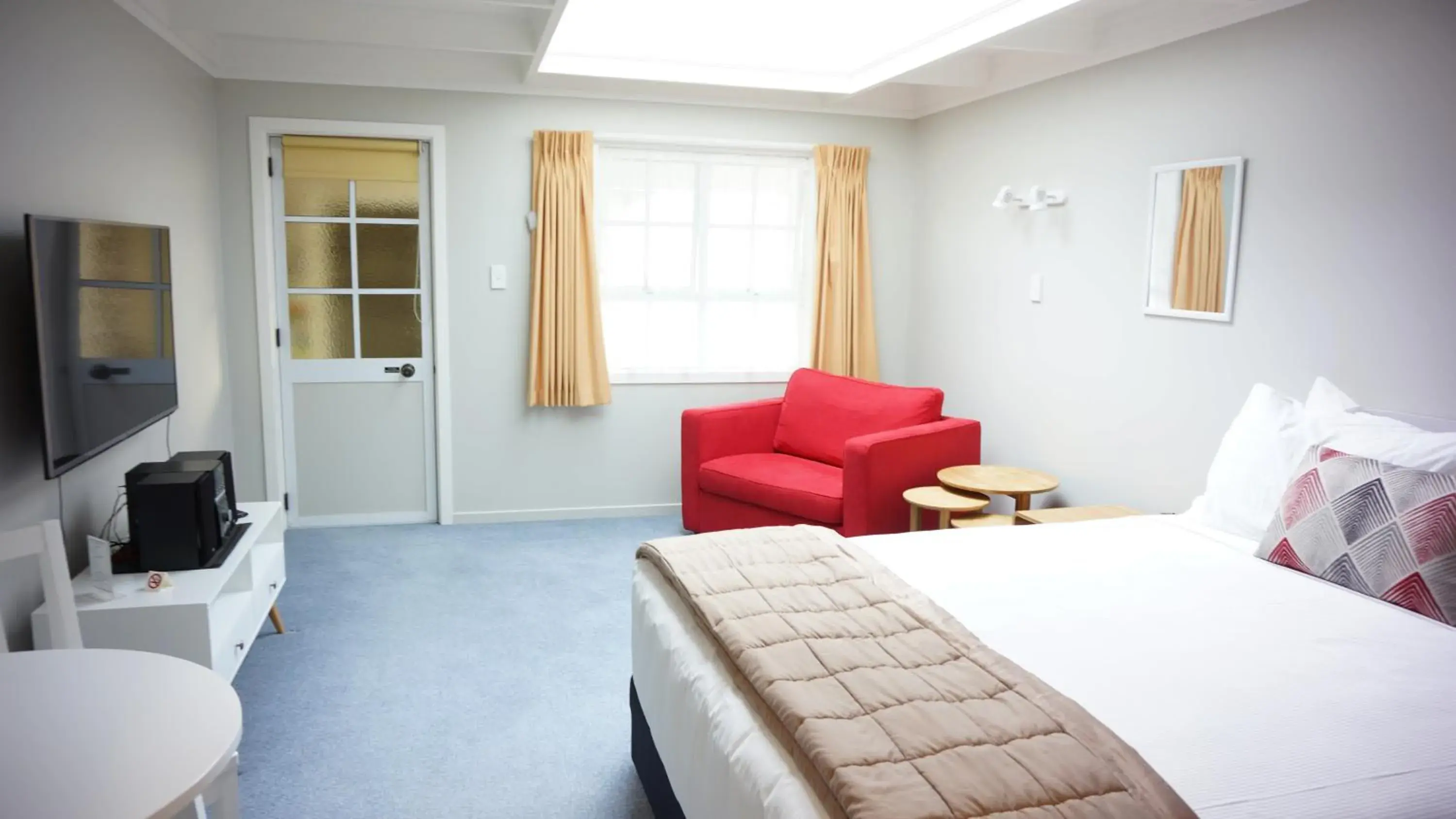 Studio with Mineral Spa Pool in Phoenix Thermal Resort - Taupo Studio with Mineral Spa Pool in Phoenix Thermal Resort - Taupo