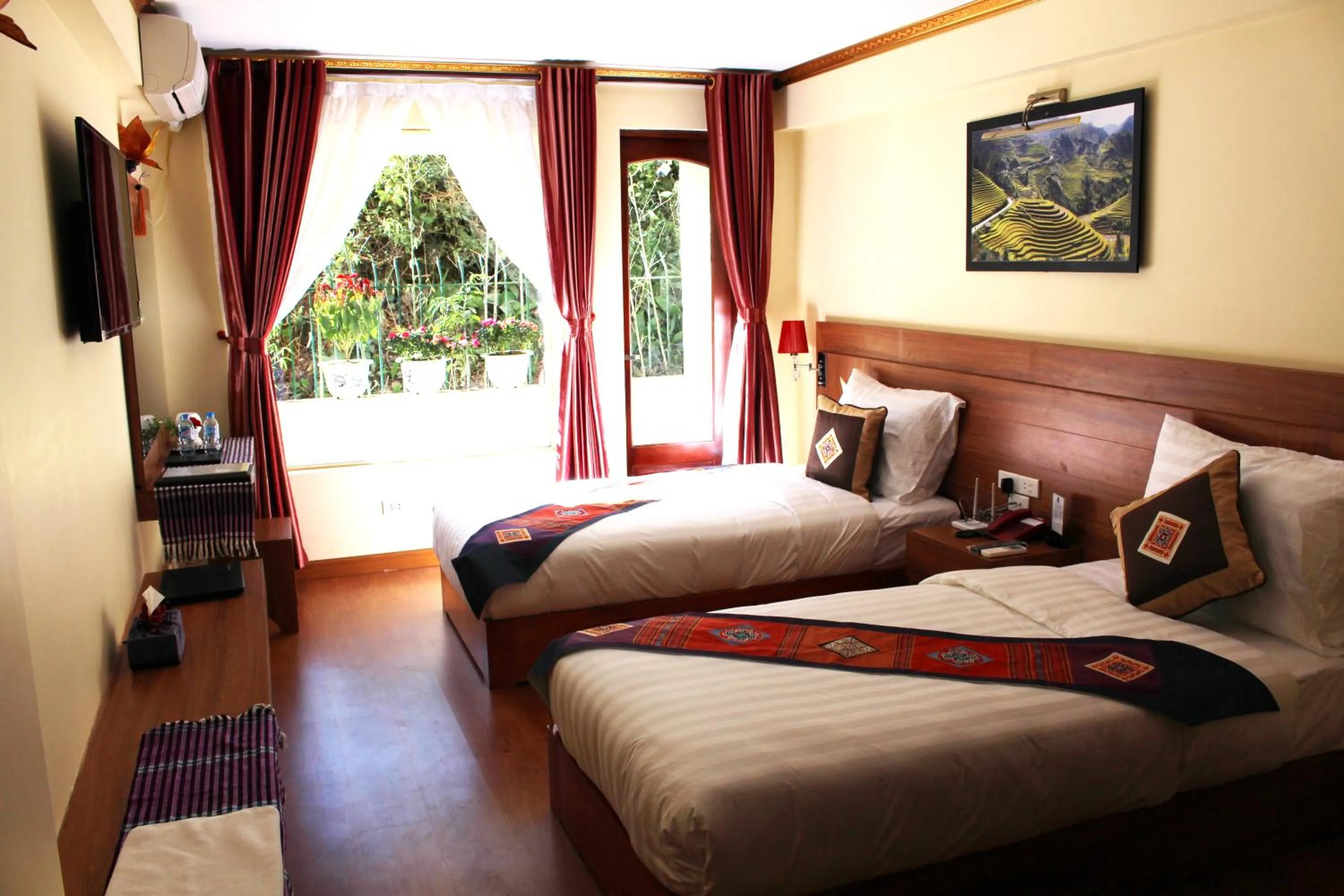 Photo of the whole room, Bed in Sapa Dragon Hotel