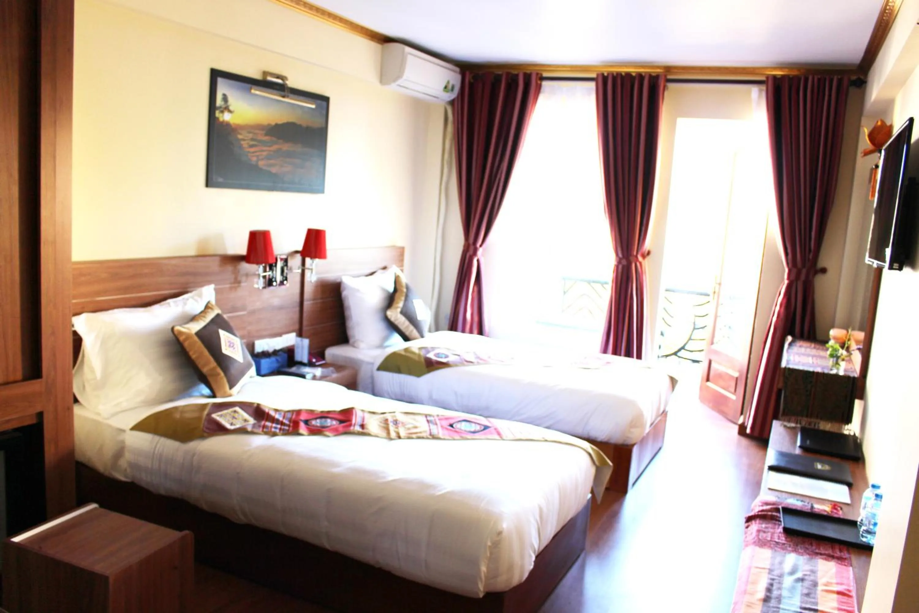 Photo of the whole room, Bed in Sapa Dragon Hotel