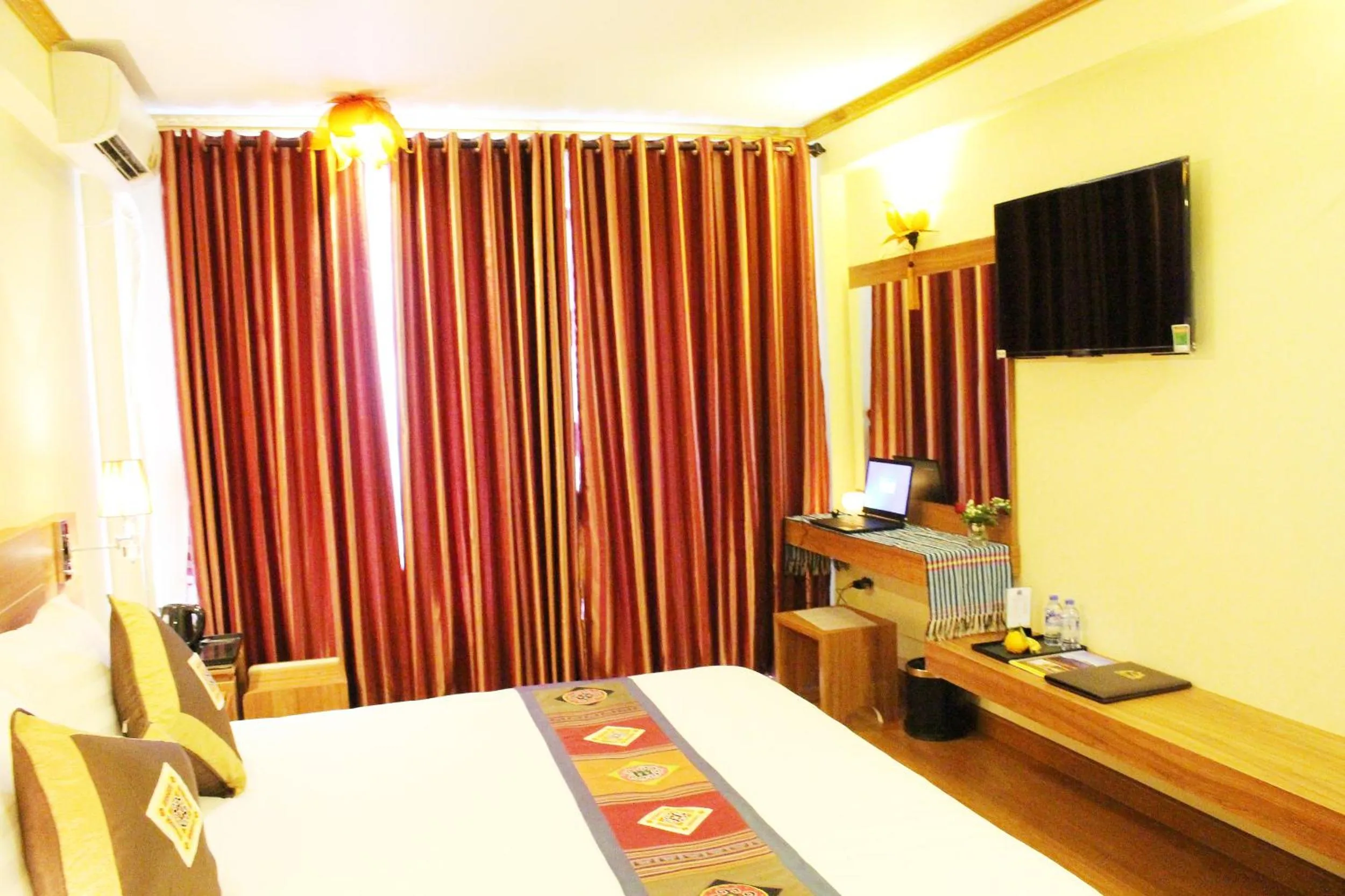 Photo of the whole room, Bed in Sapa Dragon Hotel