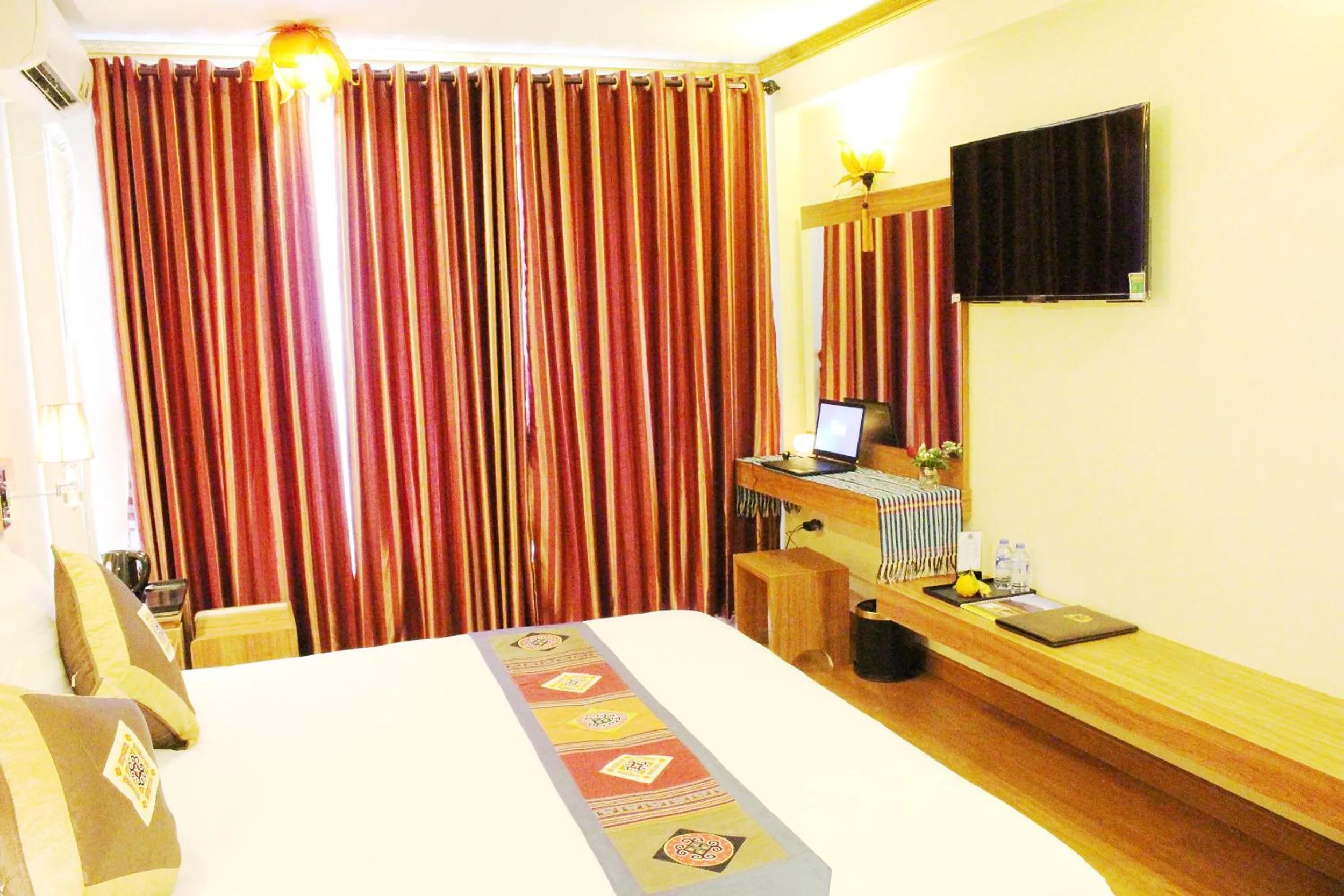 Photo of the whole room, Bed in Sapa Dragon Hotel
