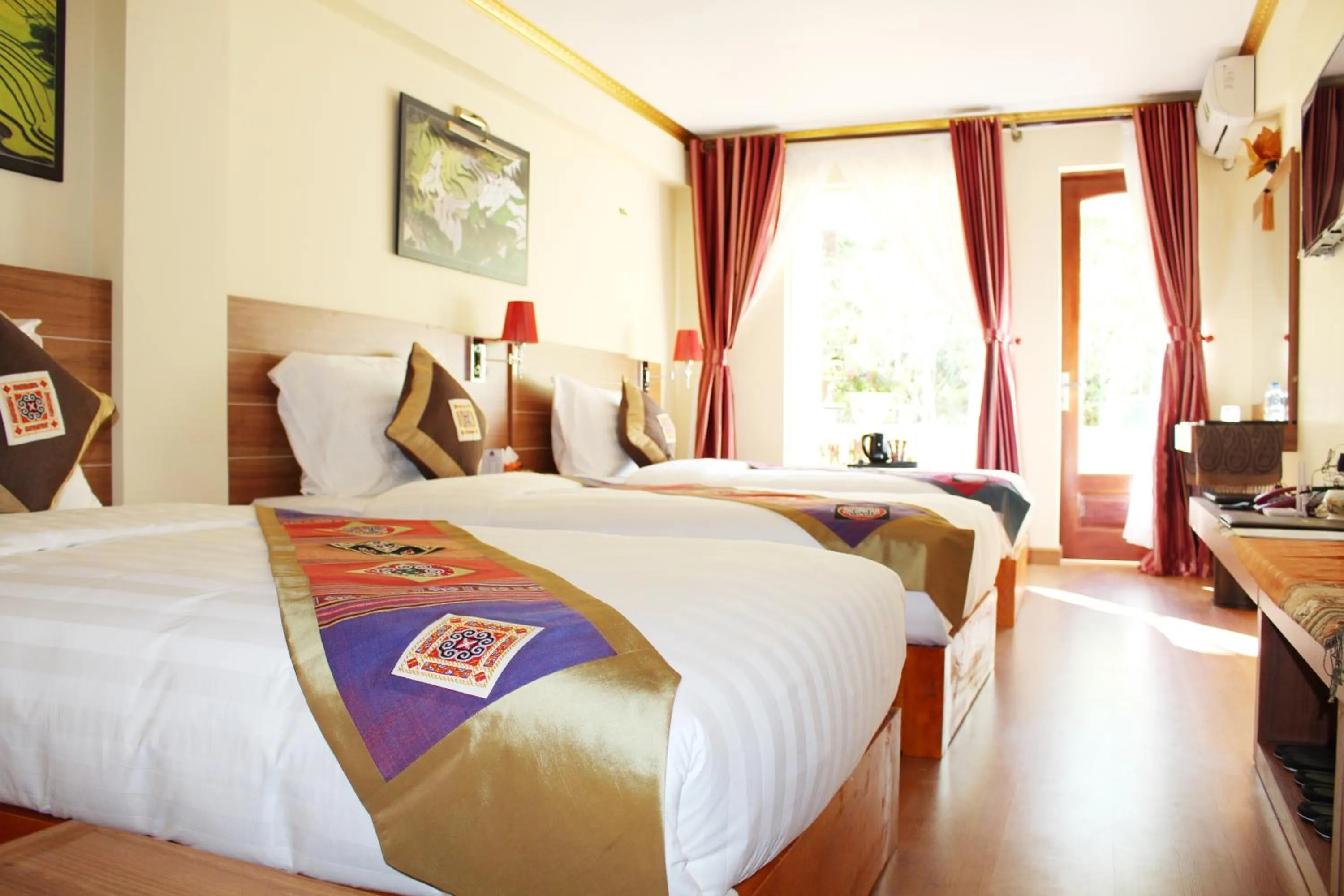 Photo of the whole room, Bed in Sapa Dragon Hotel