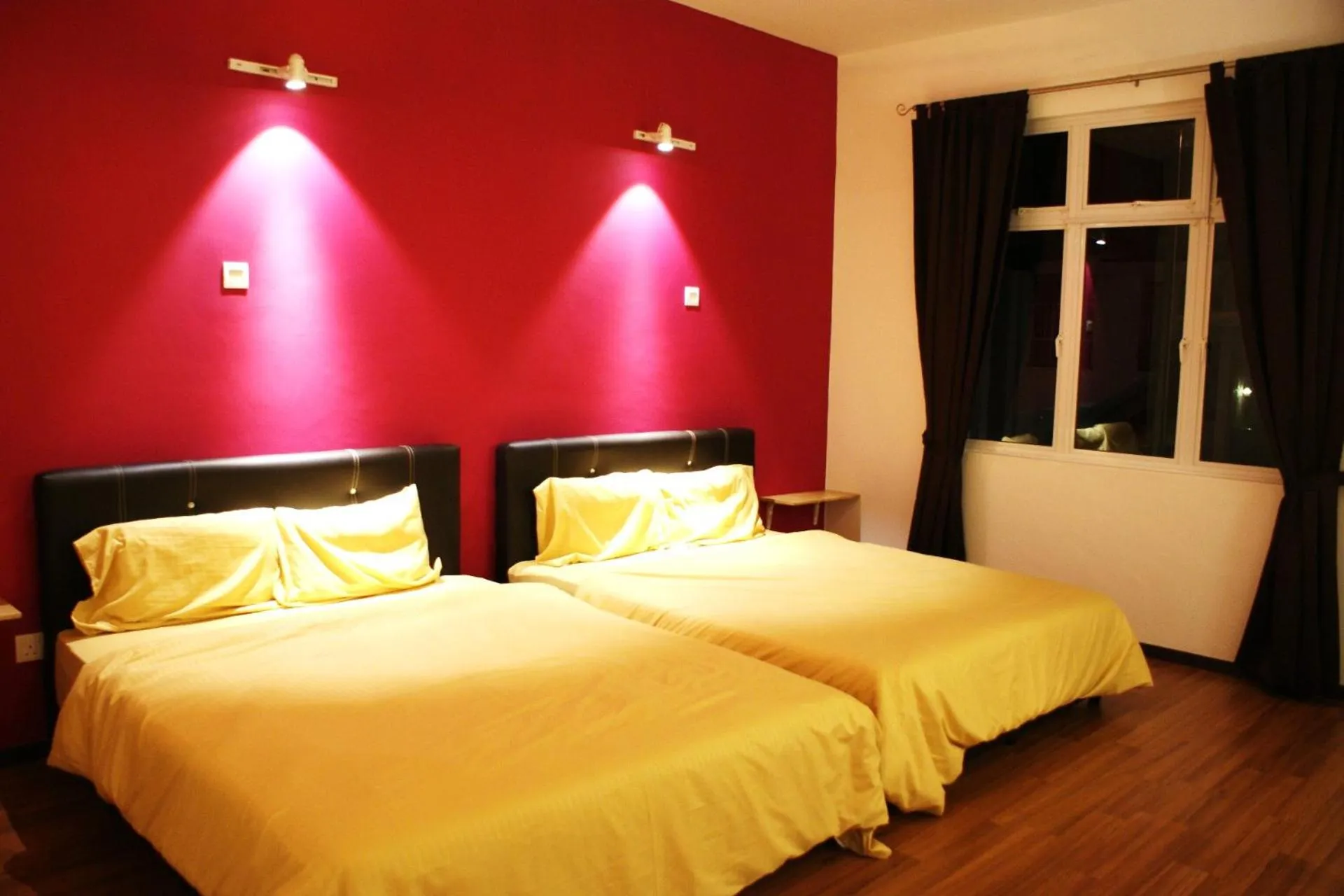 Photo of the whole room, Bed in Shamrock Seaview 11 Villa