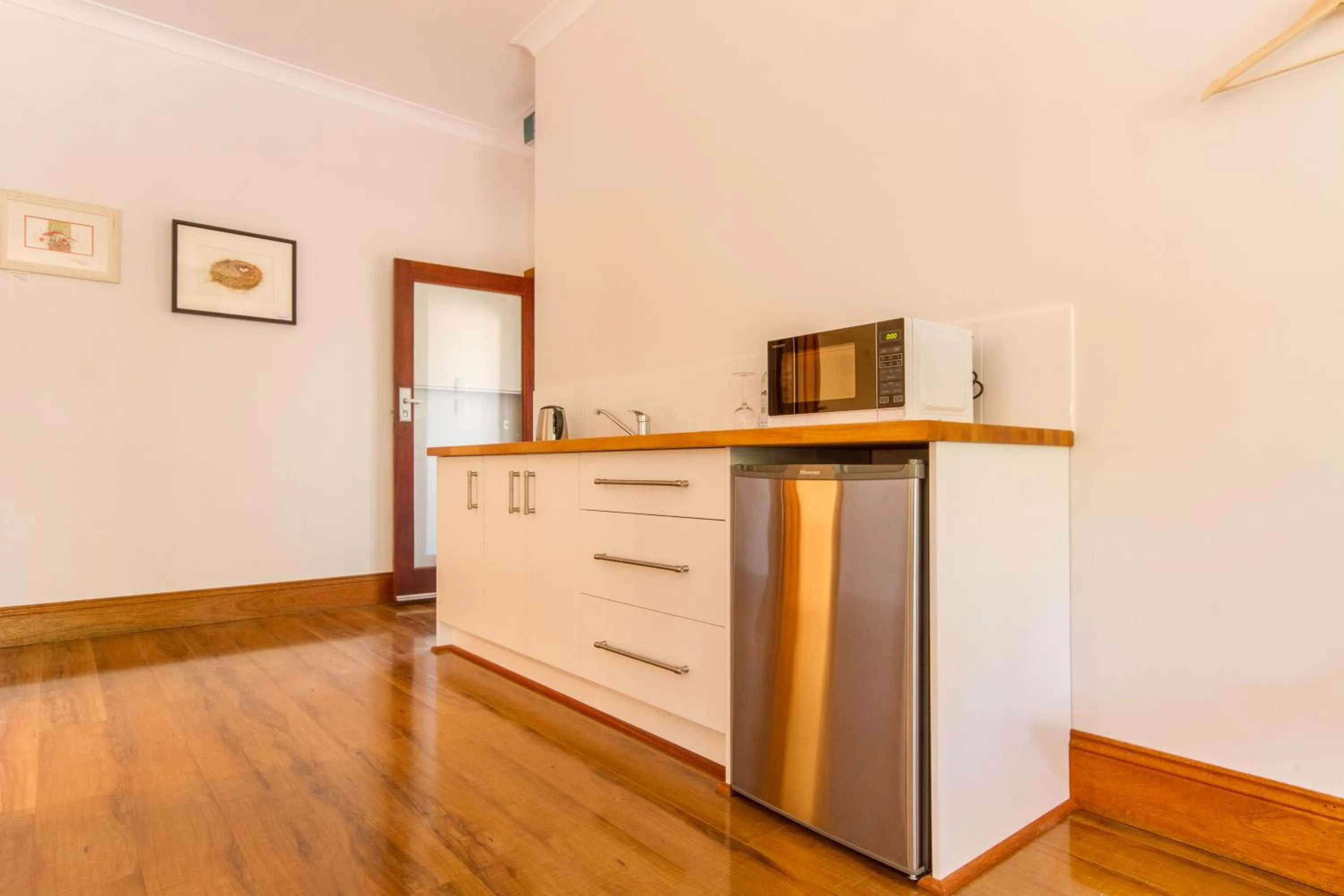 Coffee/tea facilities in Birdwood Motel