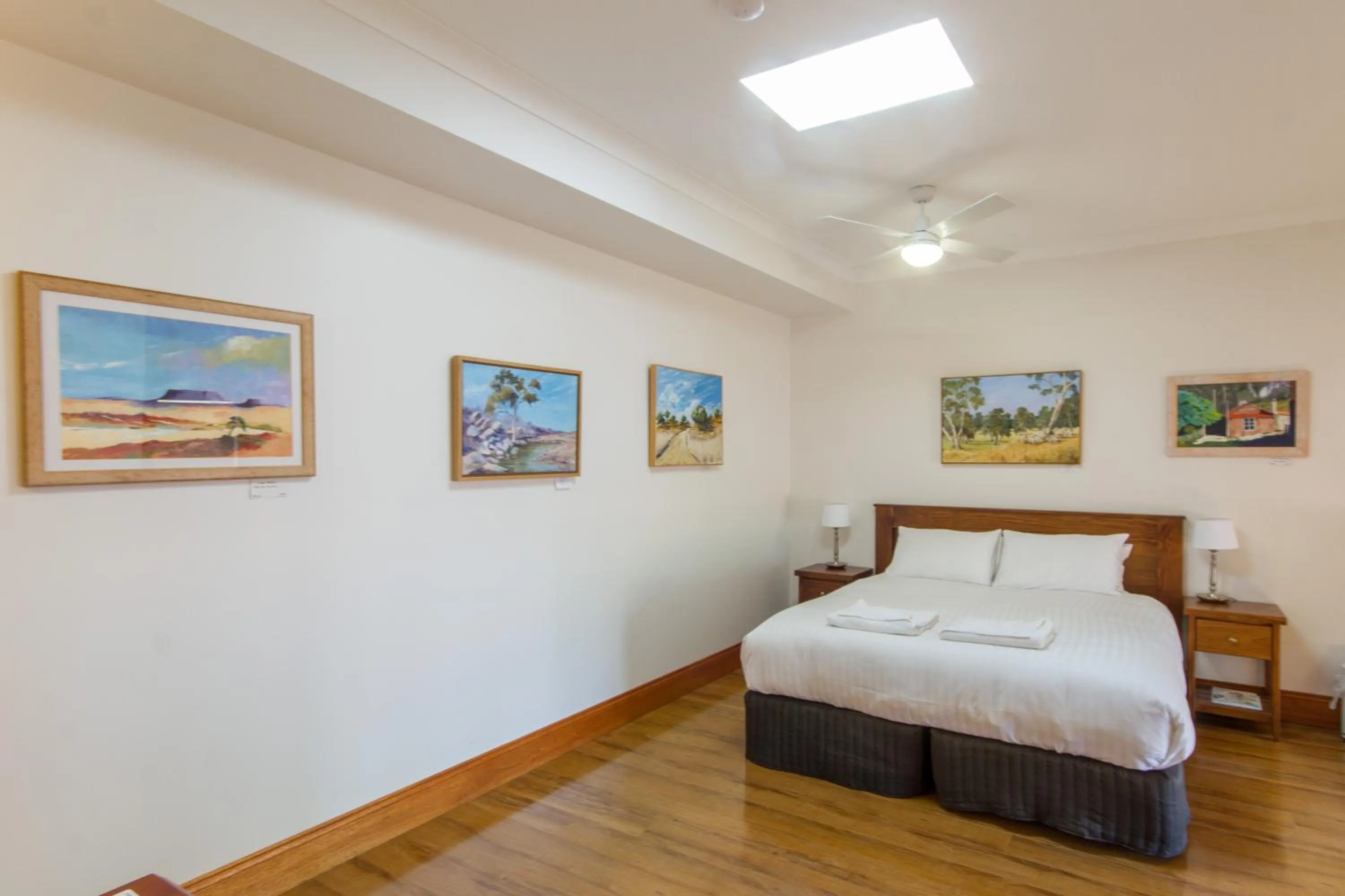 Bedroom, Bed in Birdwood Motel