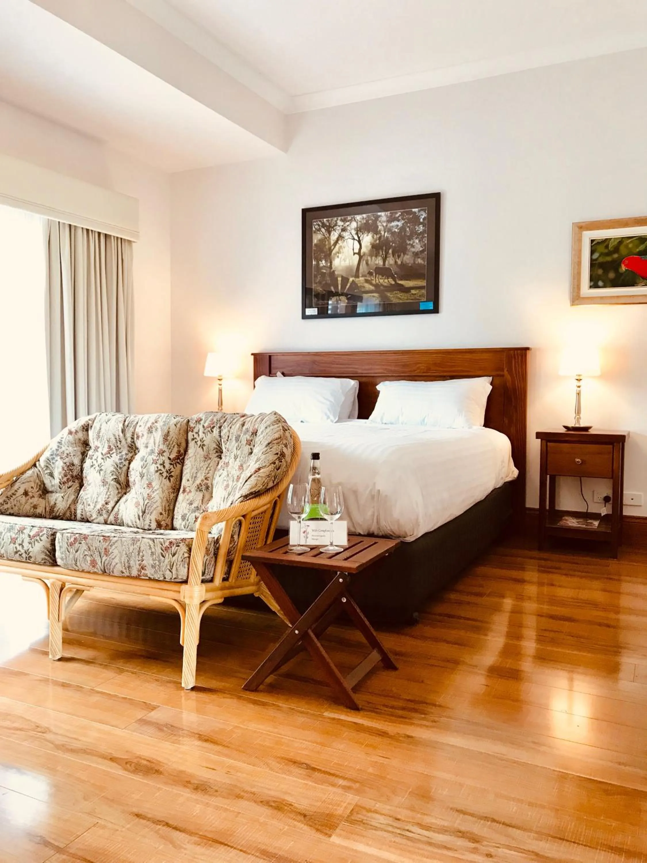 Photo of the whole room, Bed in Birdwood Motel