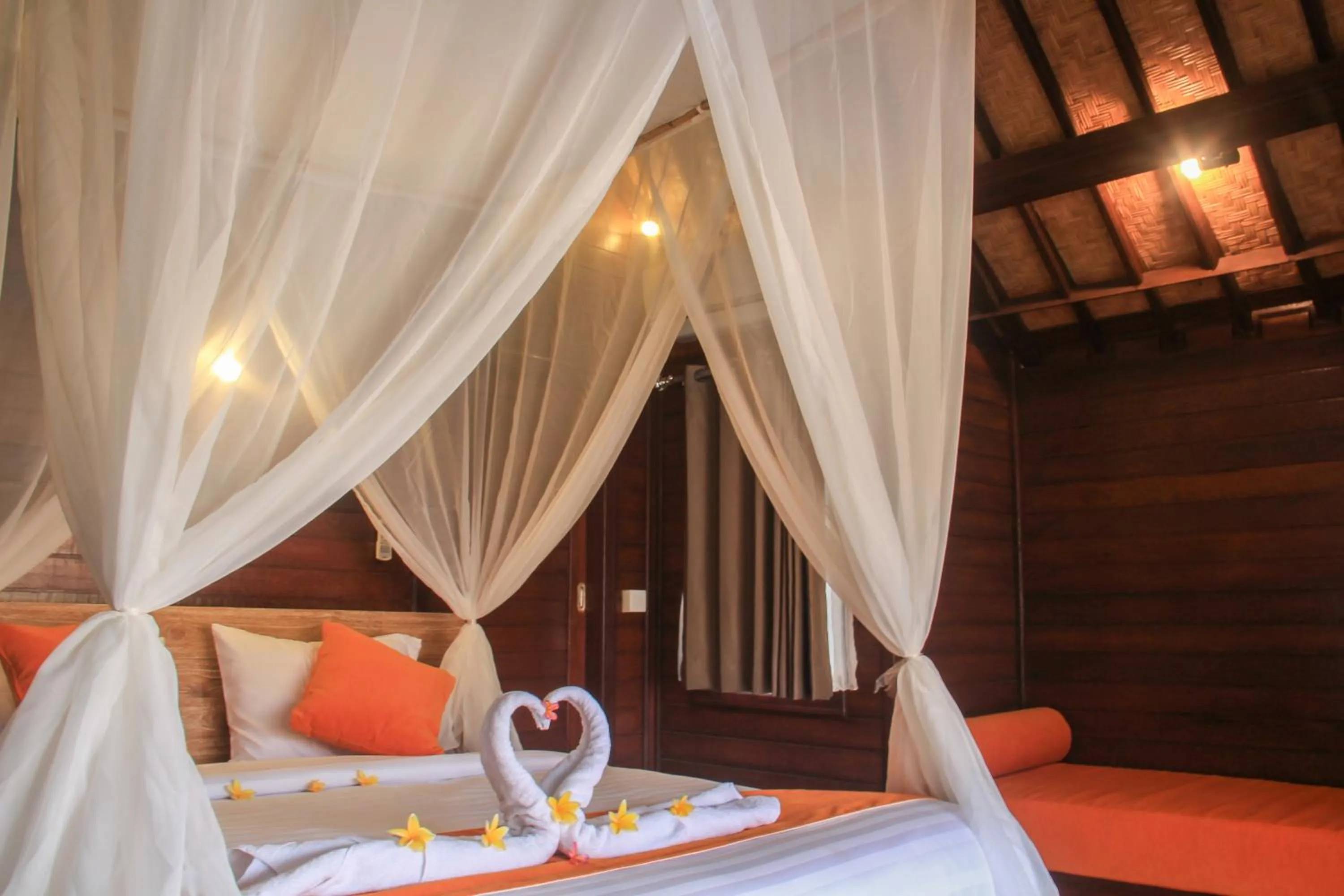 Bed in Dinatah Lembongan Villas