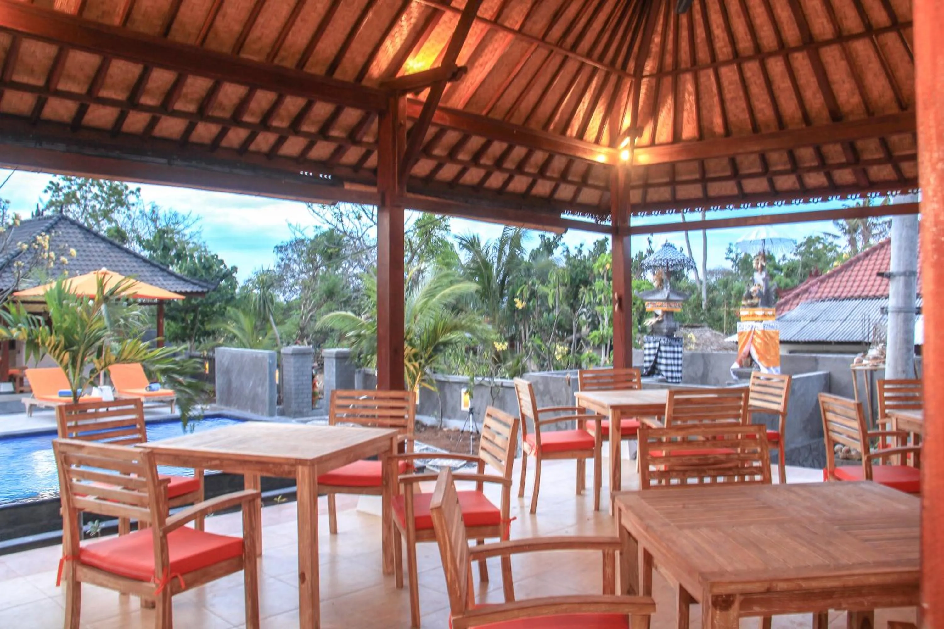 Restaurant/places to eat in Dinatah Lembongan Villas
