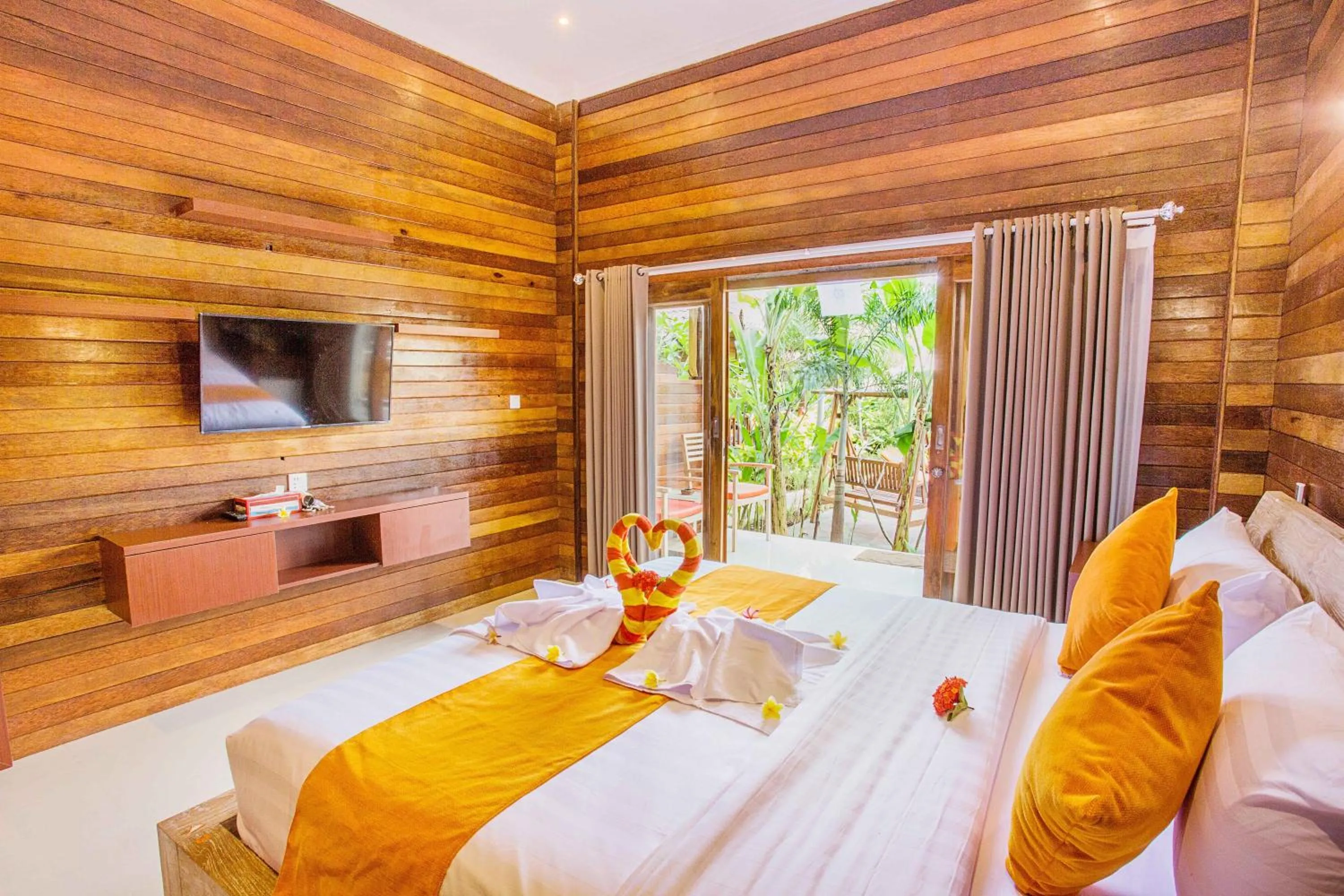 Bed in Dinatah Lembongan Villas