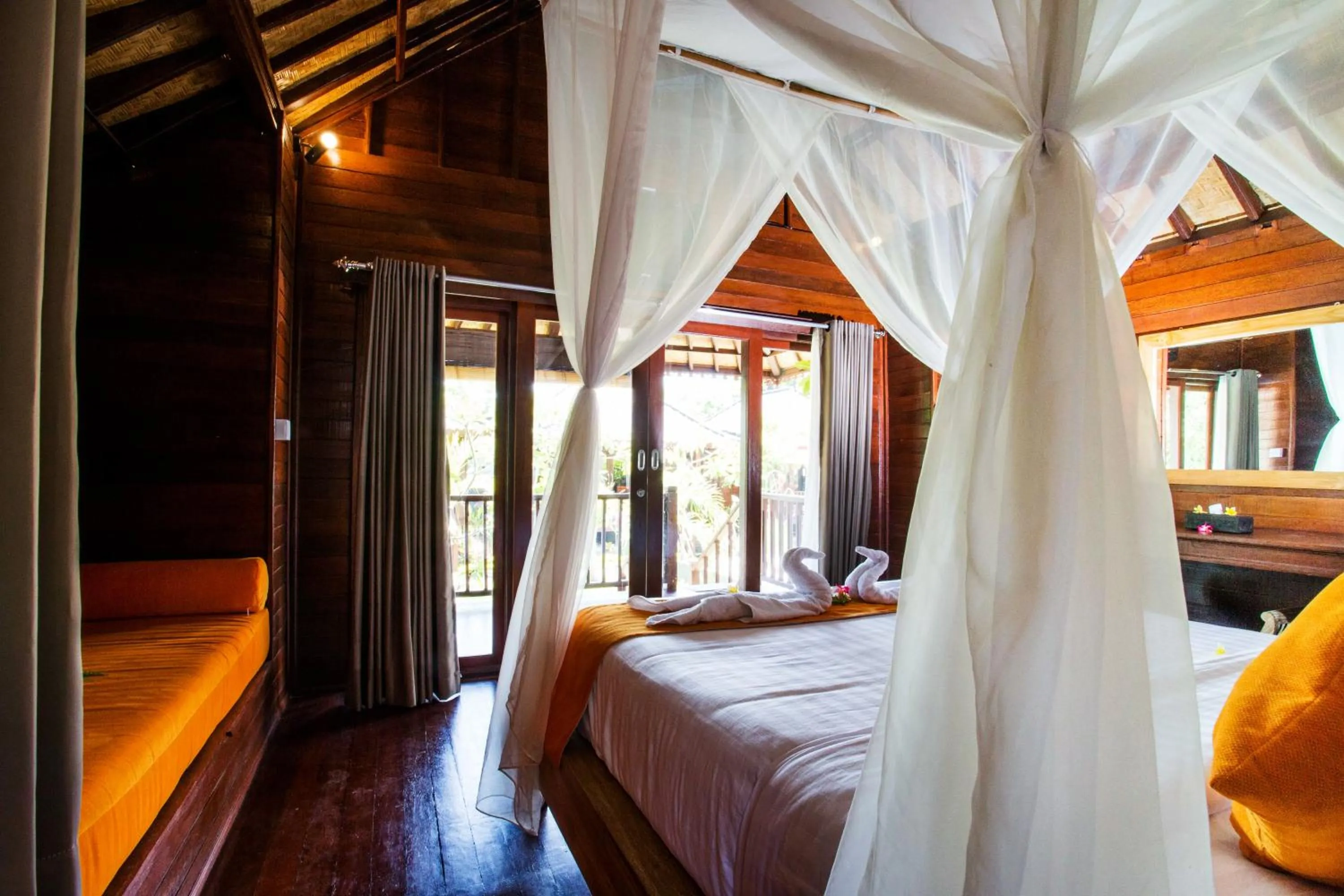 Bed in Dinatah Lembongan Villas