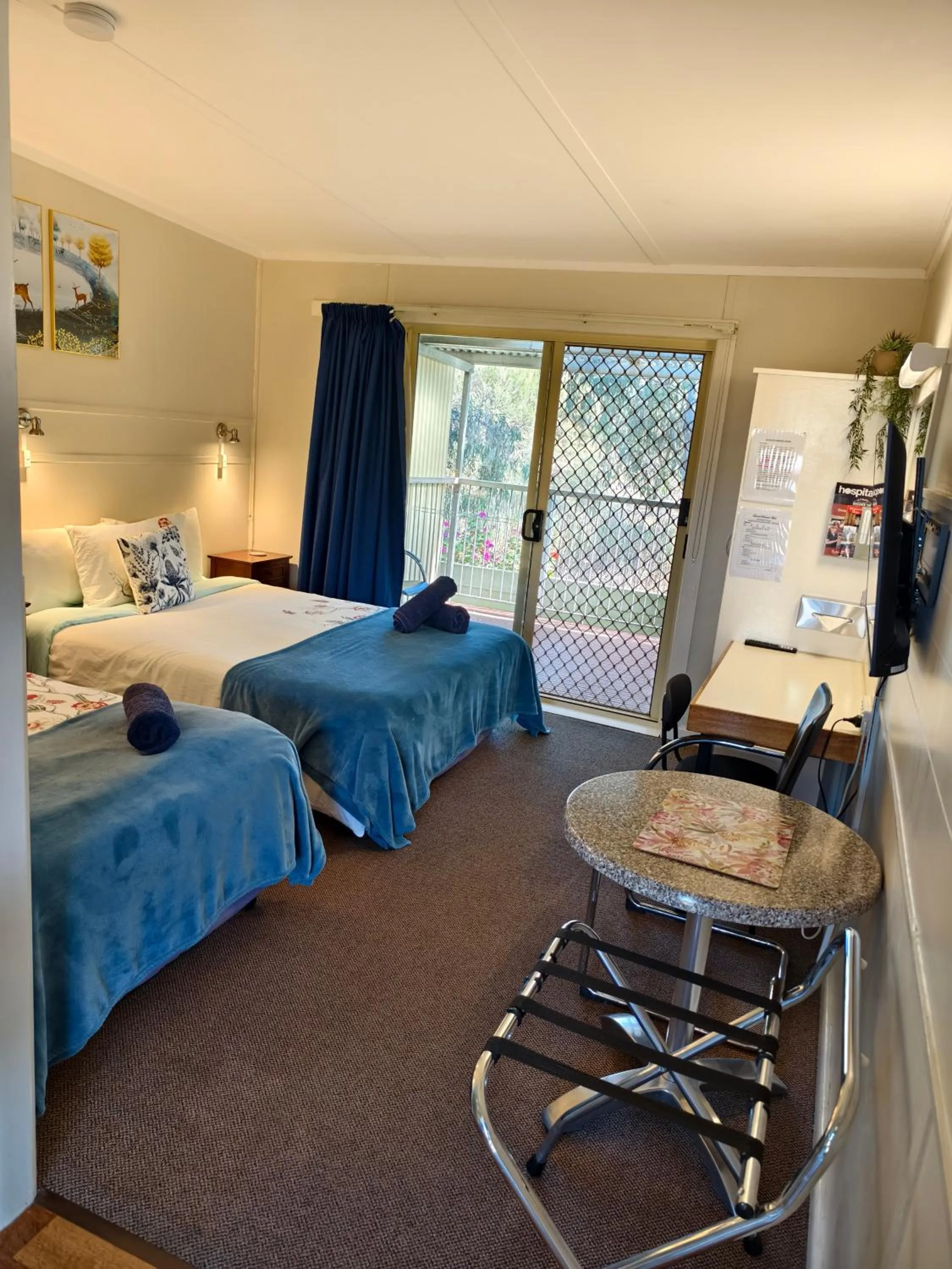 Bedroom, Bed in Donald Riverside Motel