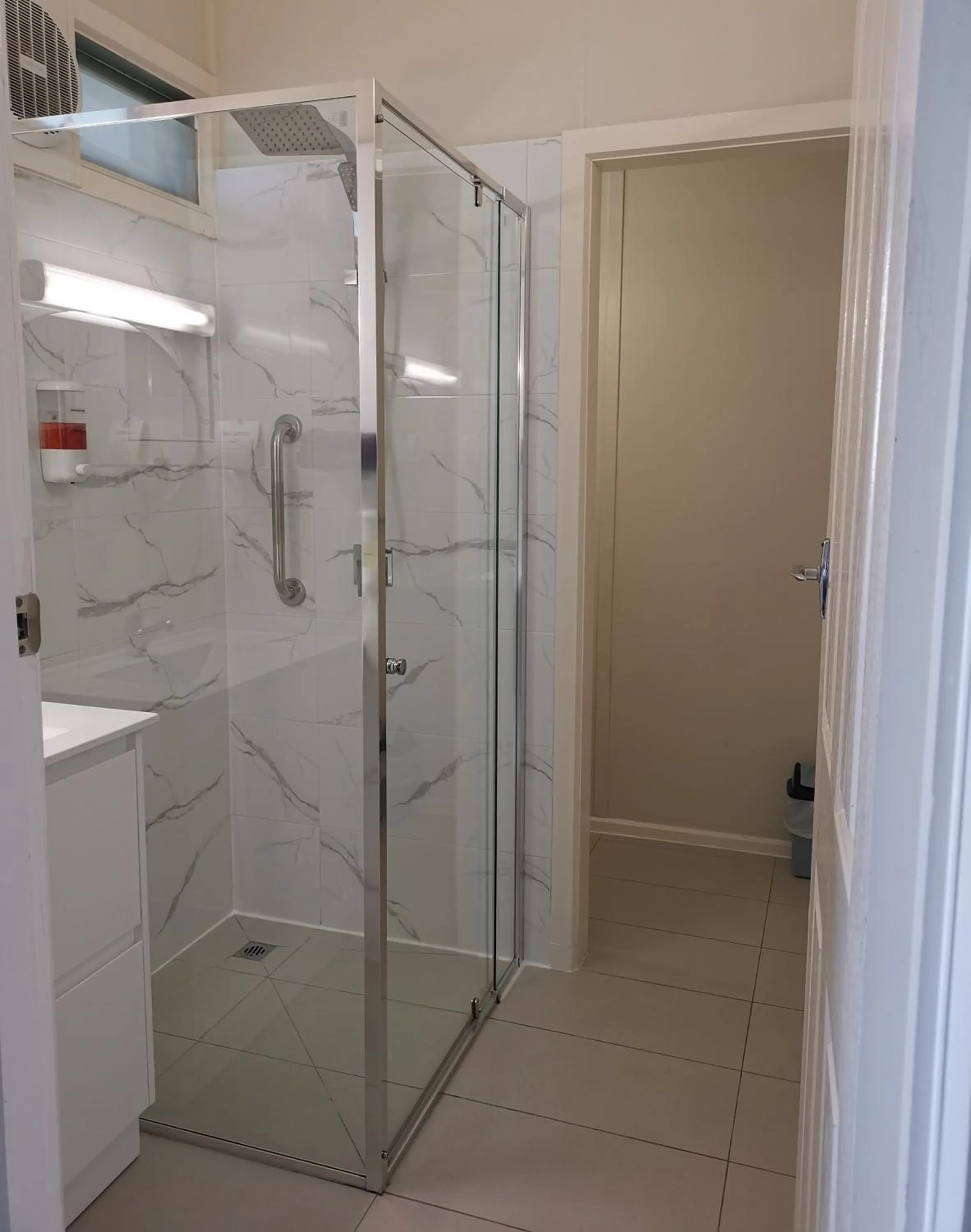 Bathroom in Donald Riverside Motel