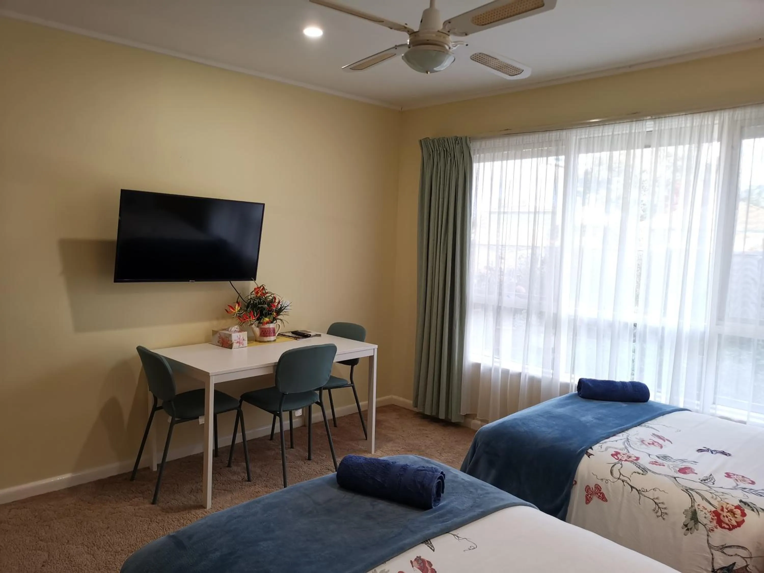 Bedroom, Bed in Donald Riverside Motel