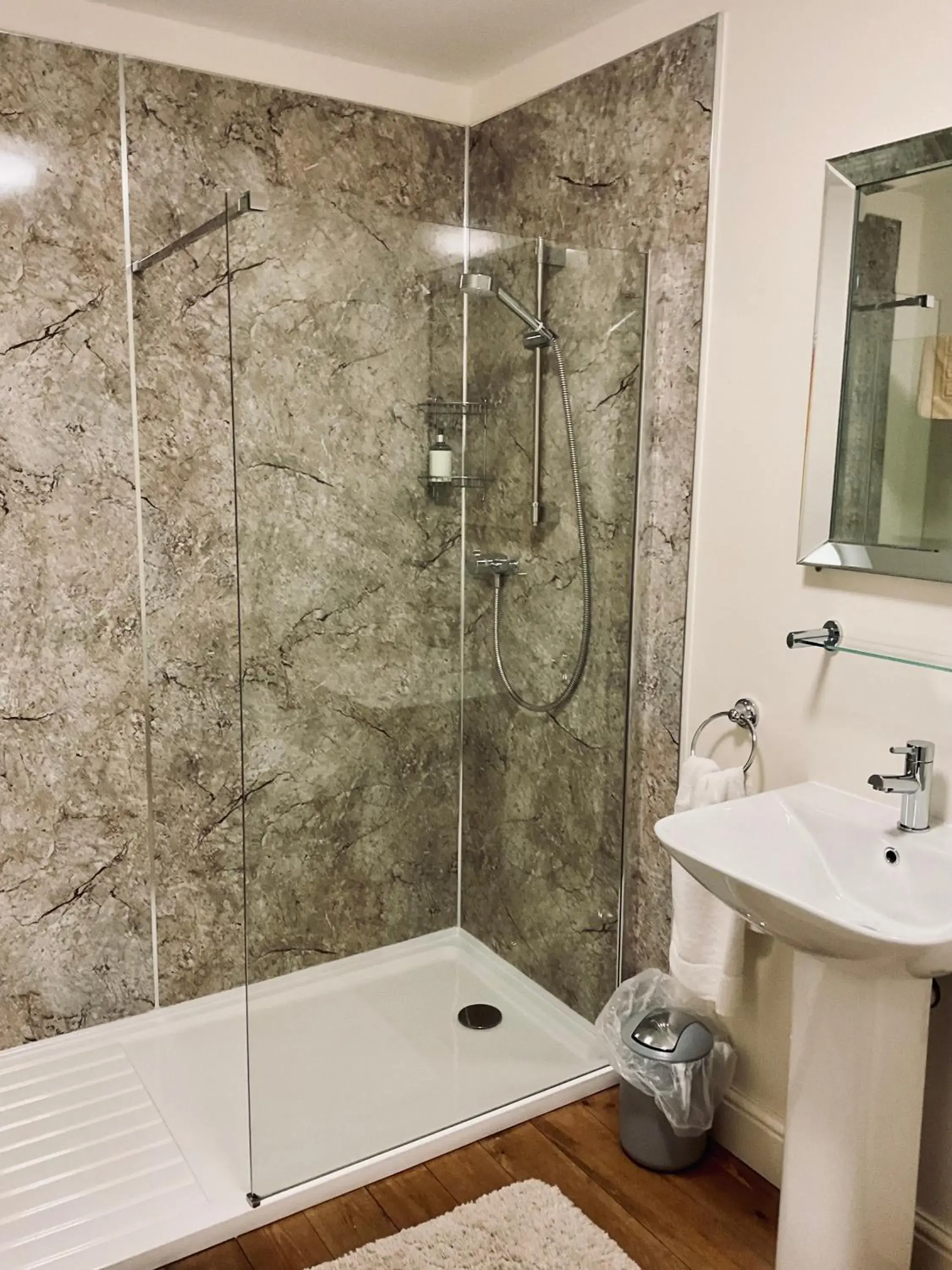 Large Double Room (2-4 Adults) in Blenkinsopp Castle Inn Large Double Room (2-4 Adults) in Blenkinsopp Castle Inn