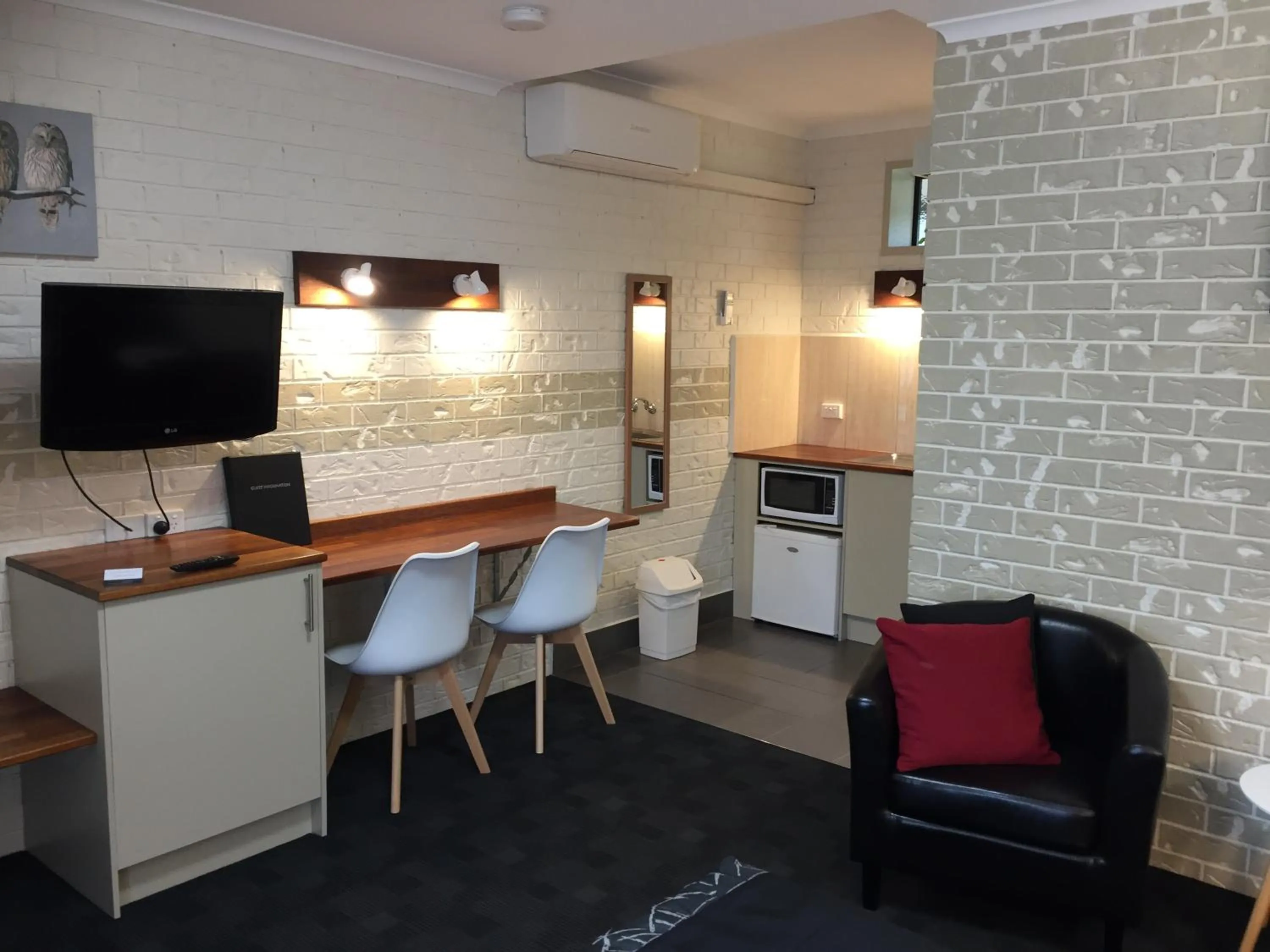 Kitchen or kitchenette in Culcairn Motor Inn