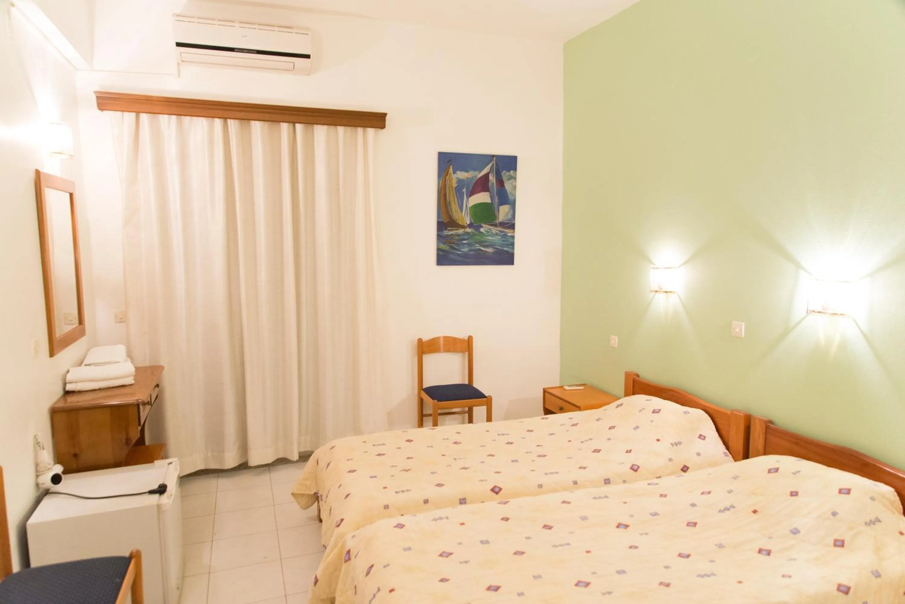 Photo of the whole room, Bed in Athina Hotel