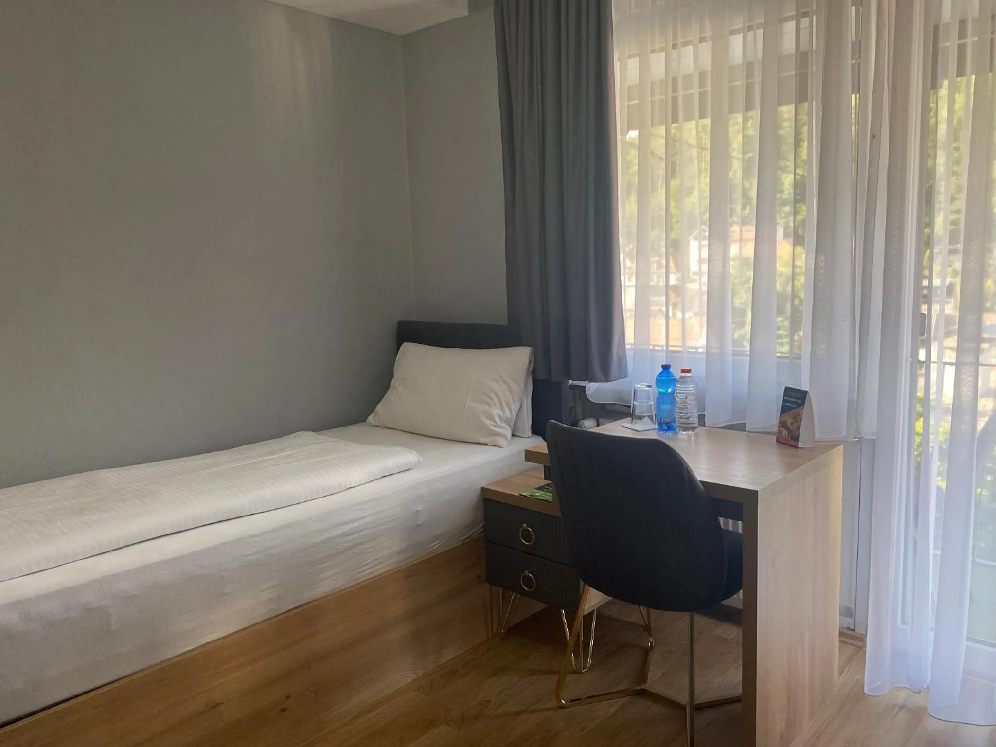 Photo of the whole room, Bed in Louis Hotels