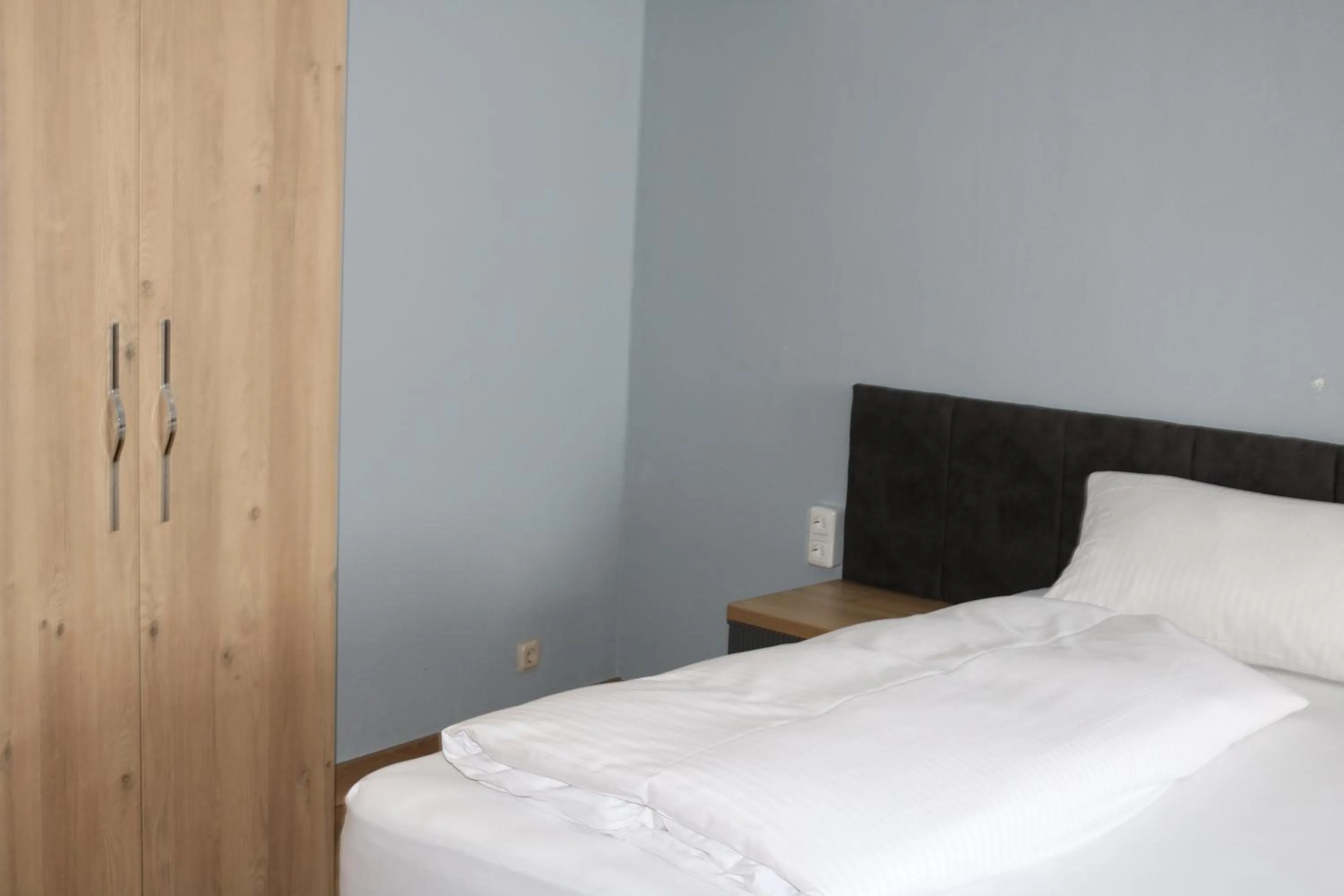 Photo of the whole room, Bed in Louis Hotels